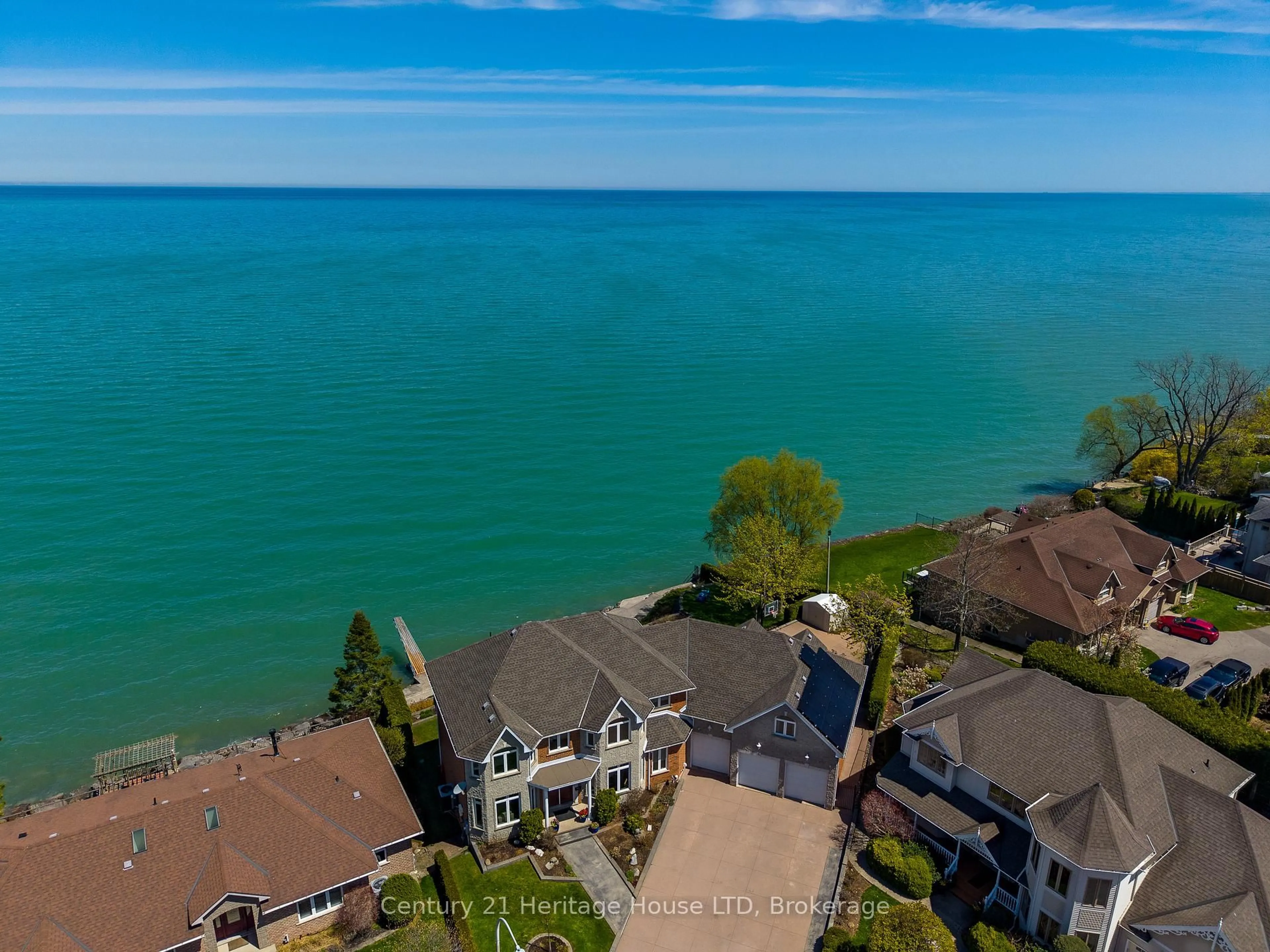A pic from outside/outdoor area/front of a property/back of a property/a pic from drone, water/lake/river/ocean view for 6 Jacob's Landing, Grimsby Ontario L3M 5G7