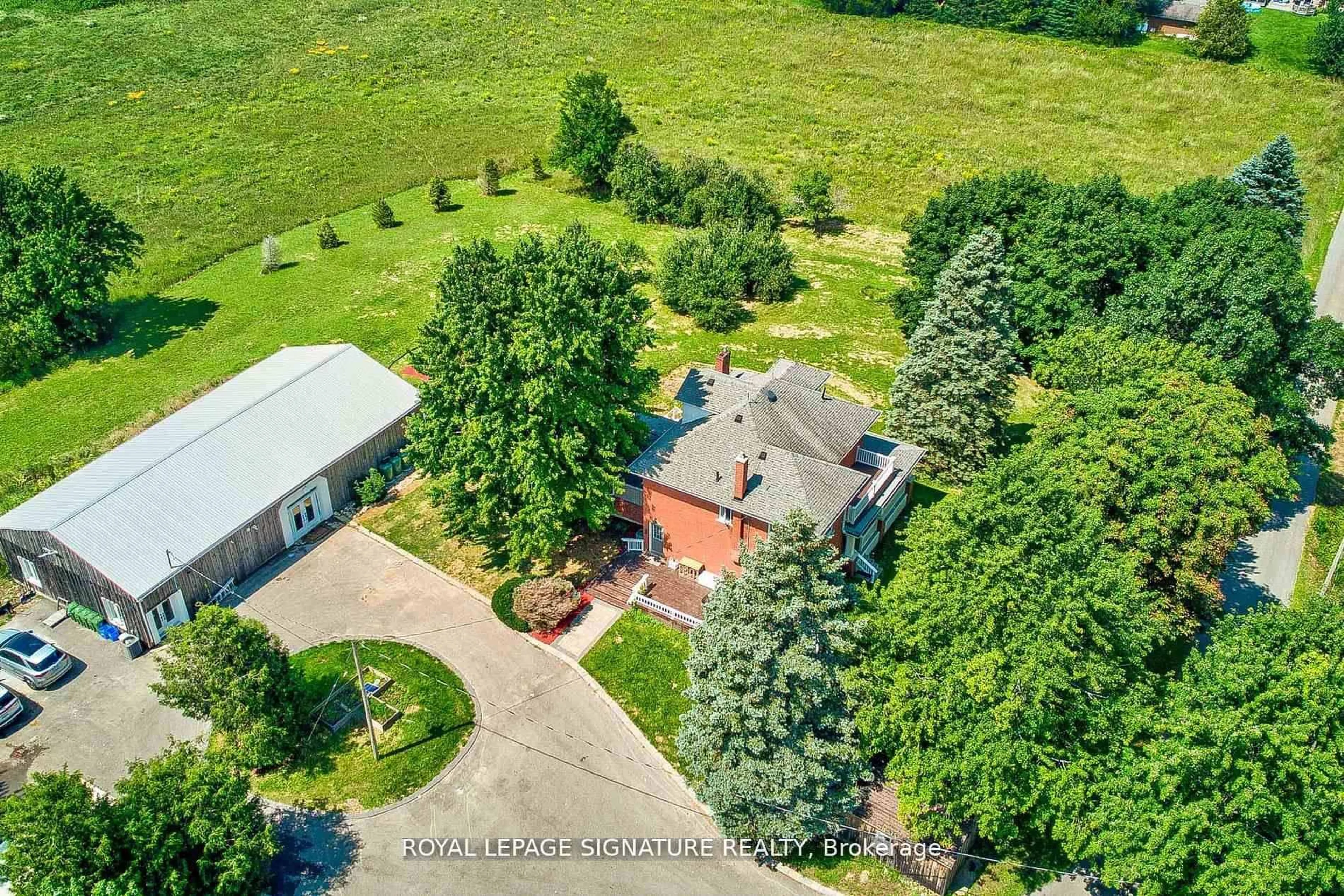 A pic from outside/outdoor area/front of a property/back of a property/a pic from drone, unknown for 424 8th Concession Rd, Hamilton Ontario L0P 1B0
