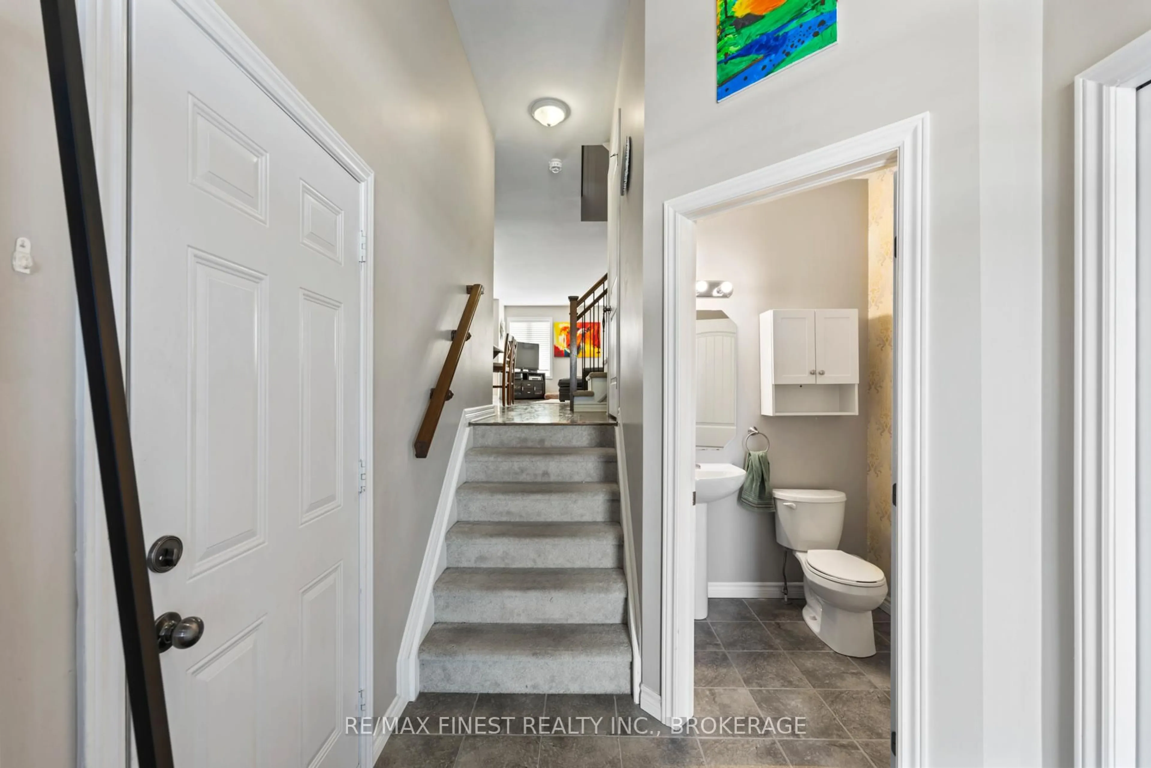 Indoor entryway for 1395 TREMONT Dr, Kingston Ontario K7P 0K7