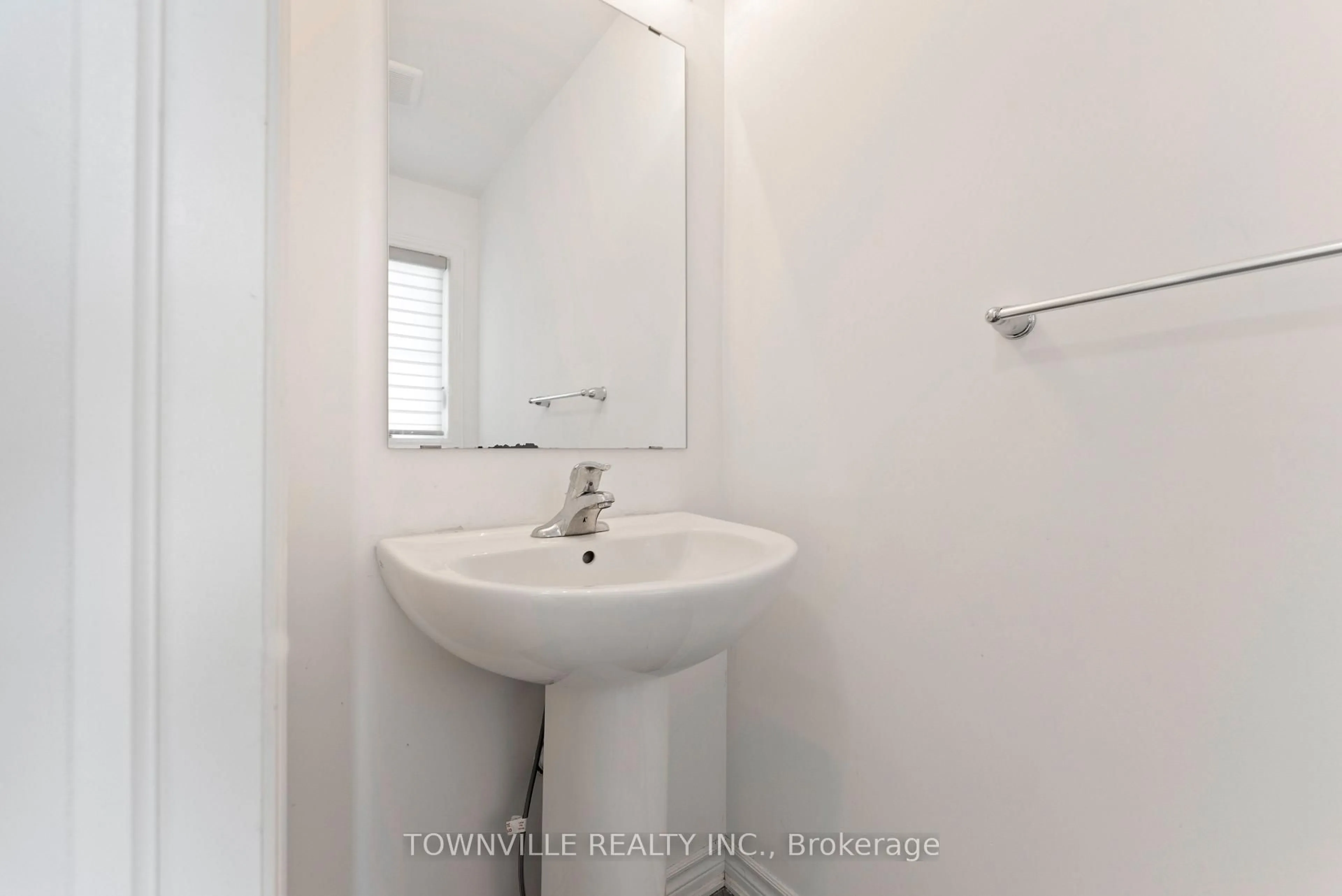 Standard bathroom, unknown for 35 Lincoln Dr, Belleville Ontario K8N 0T7