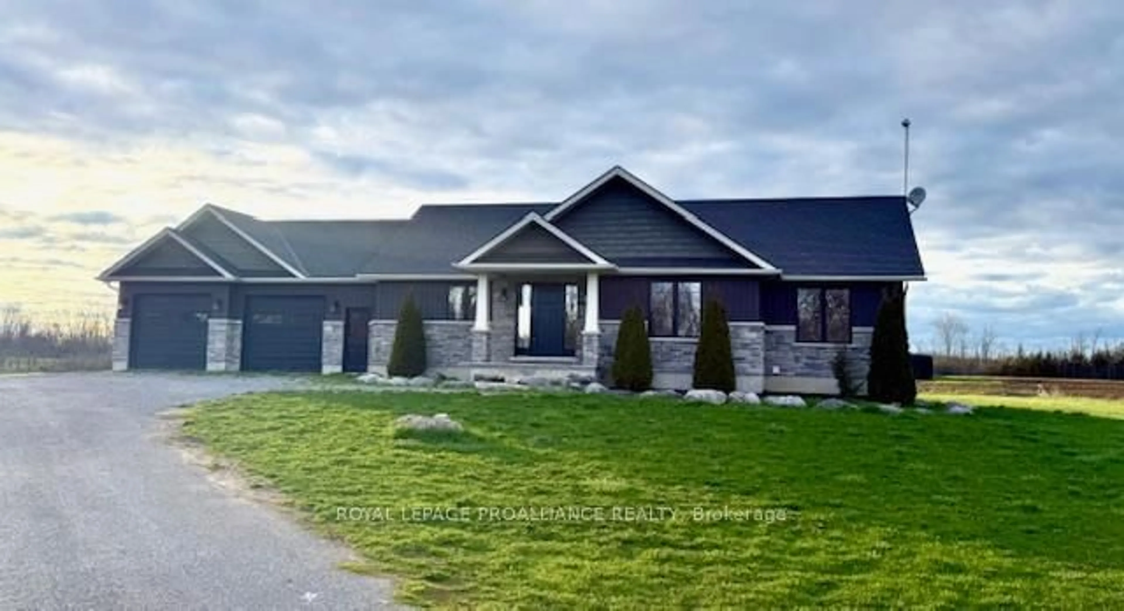 Home with vinyl exterior material, building for 1585 Casey Rd, Belleville Ontario K8N 4Z6
