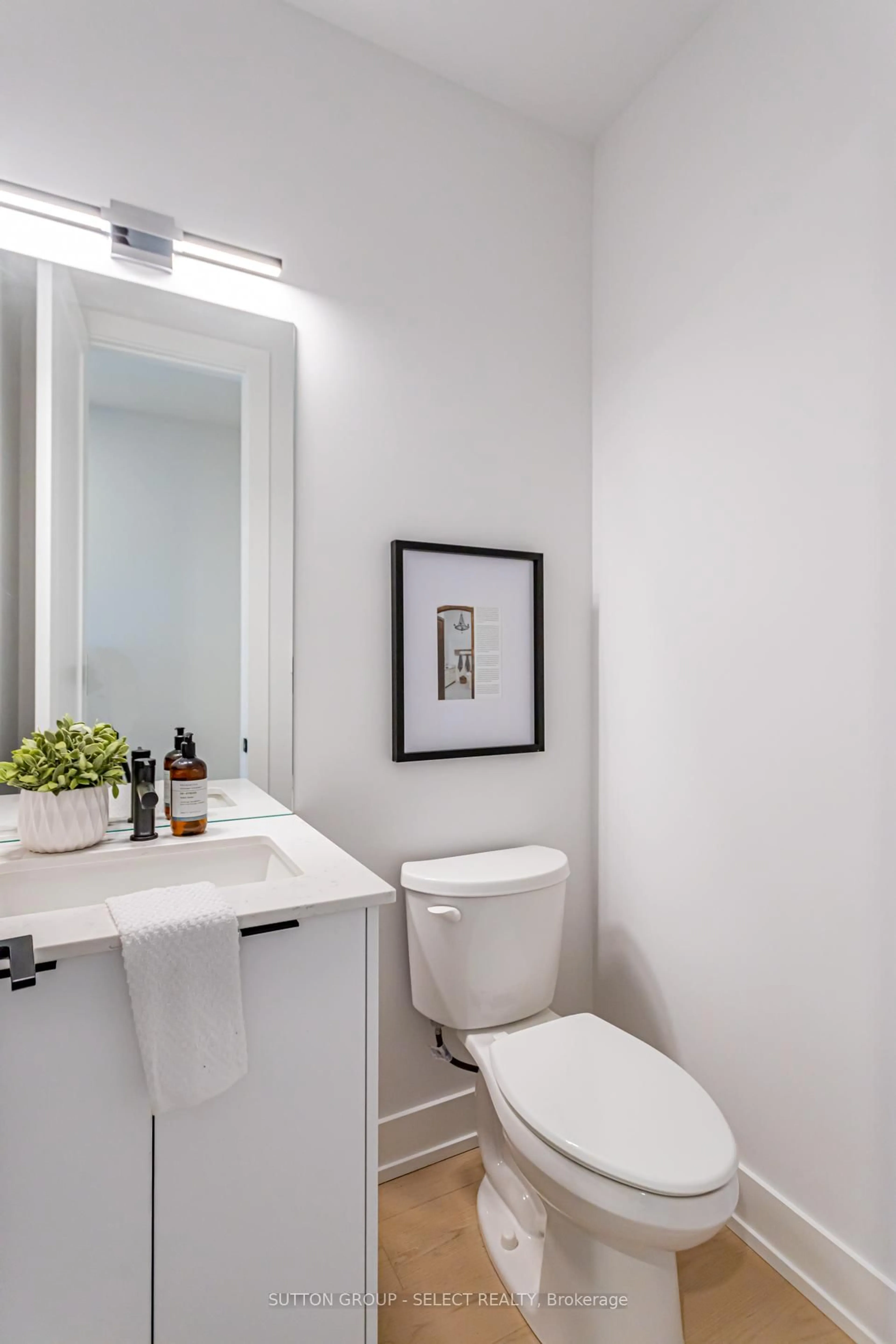 Contemporary bathroom, ceramic/tile floor for 1965 Upperpoint Gate #151, London South Ontario N6K 0L2
