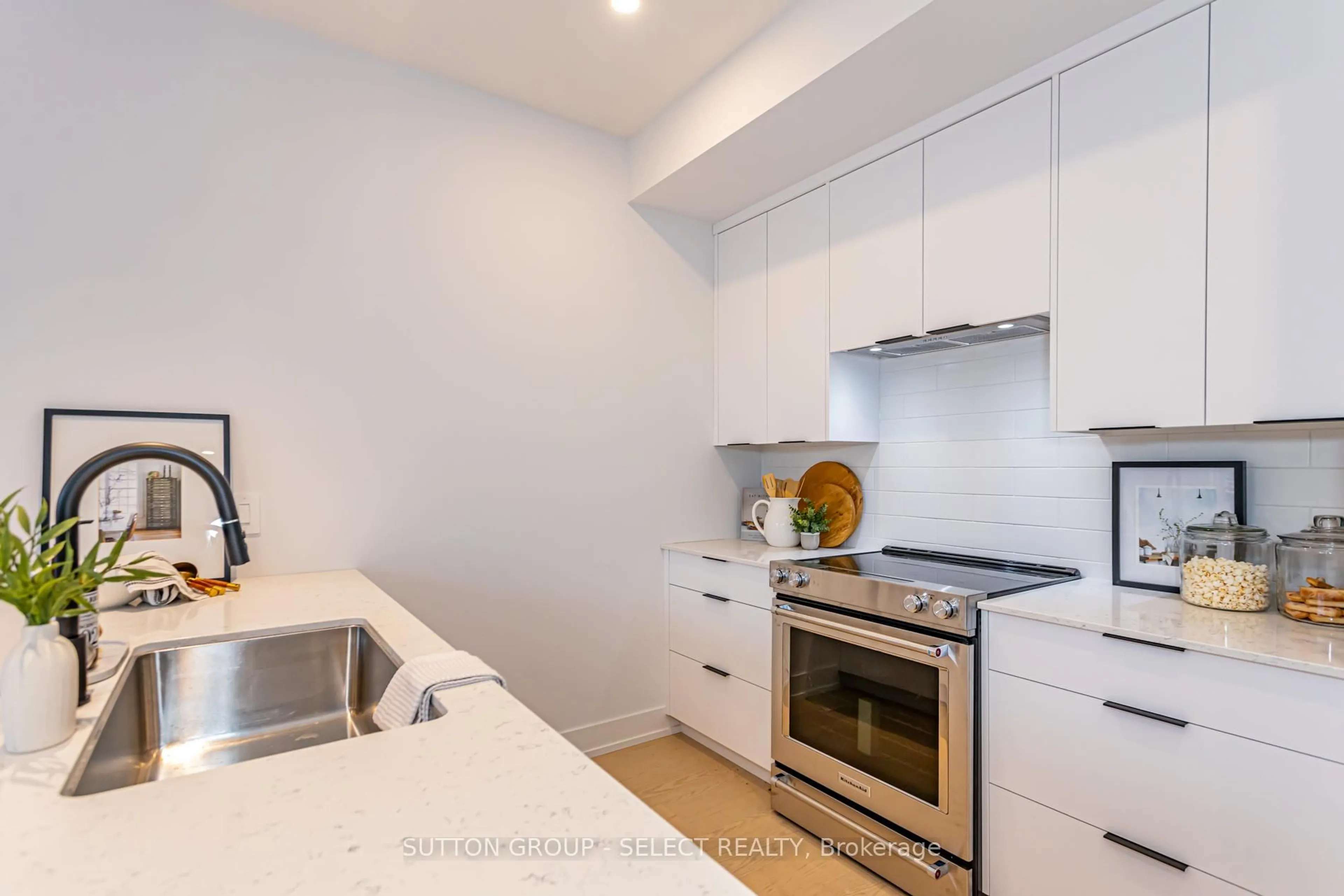 Standard kitchen, unknown for 1965 Upperpoint Gate #151, London South Ontario N6K 0L2