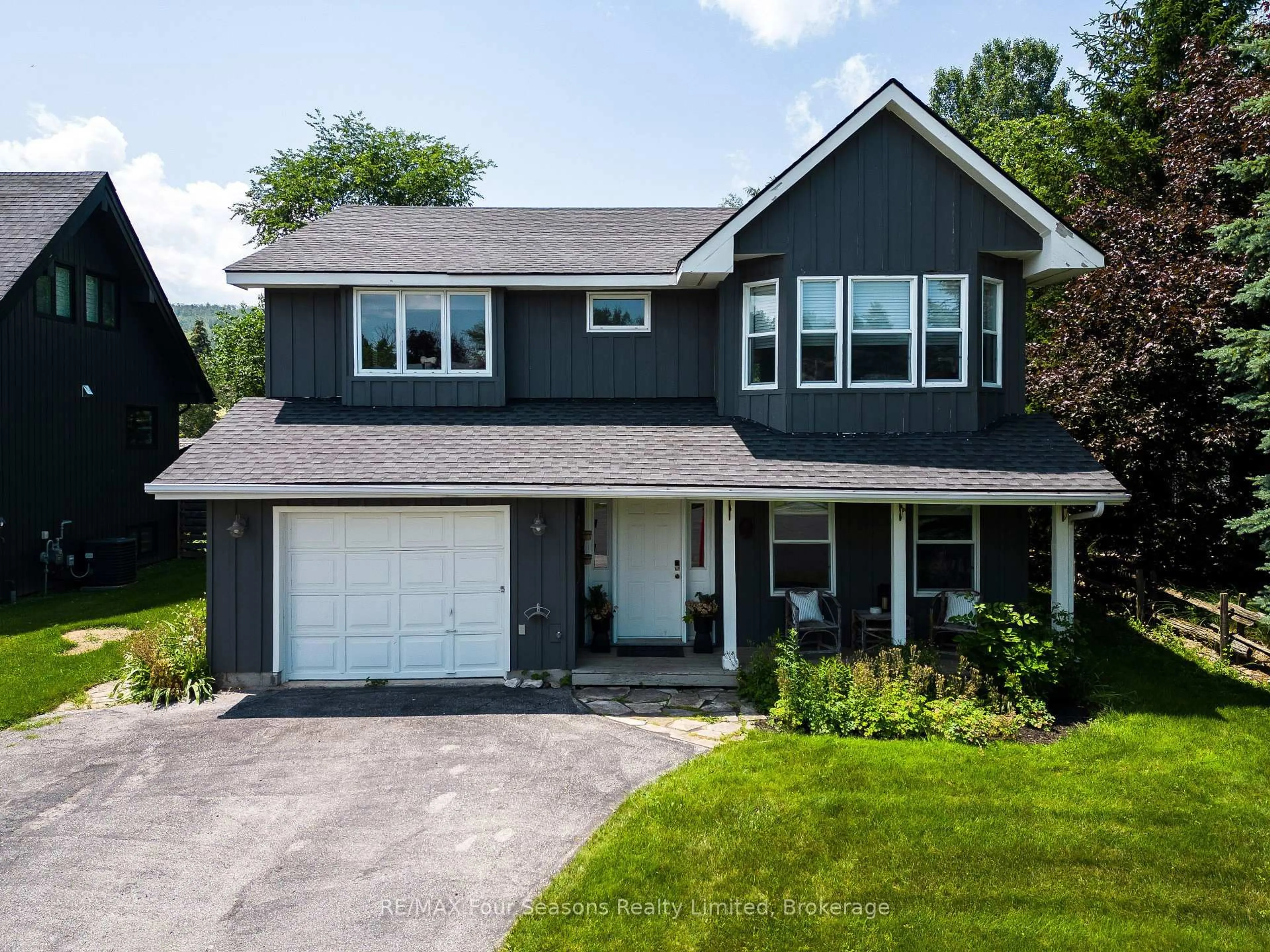 Home with vinyl exterior material, street for 104 Laurie's Crt, Blue Mountains Ontario L9Y 0L4