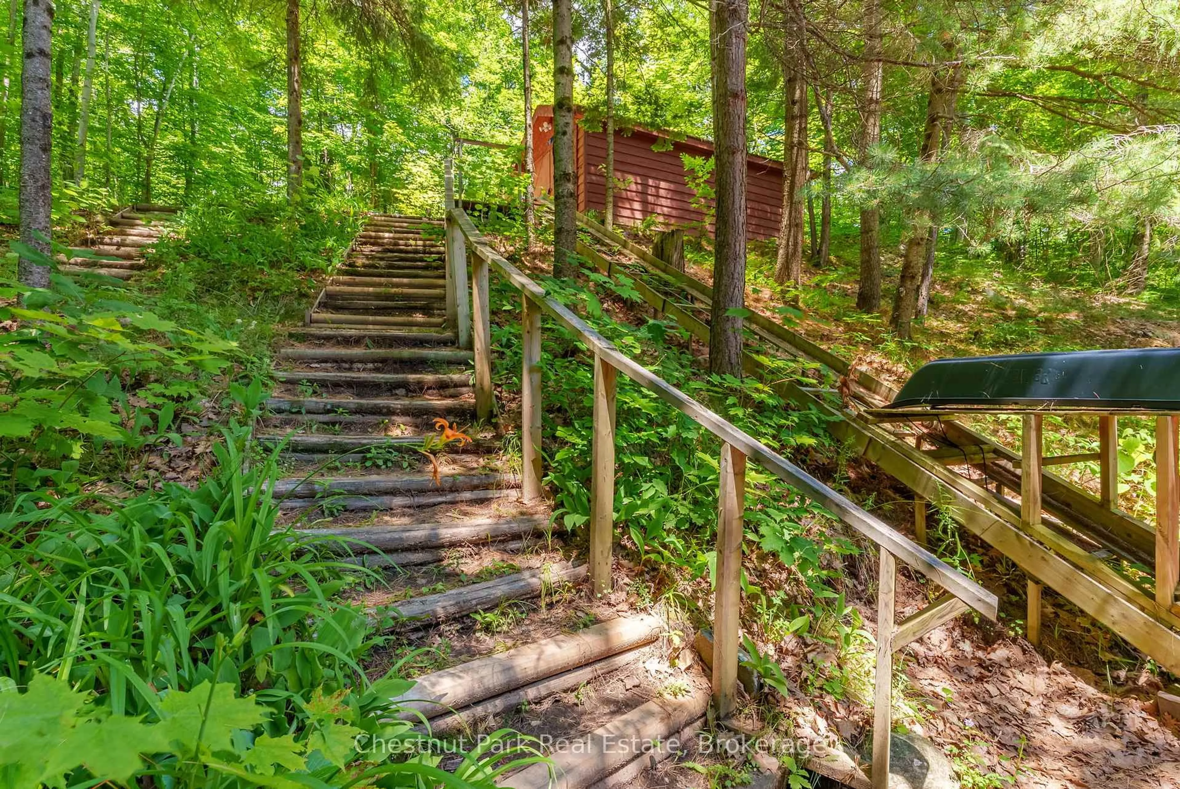 Stairs for 1054 10 Deewood Dr, Muskoka Lakes Ontario P0B 1M0