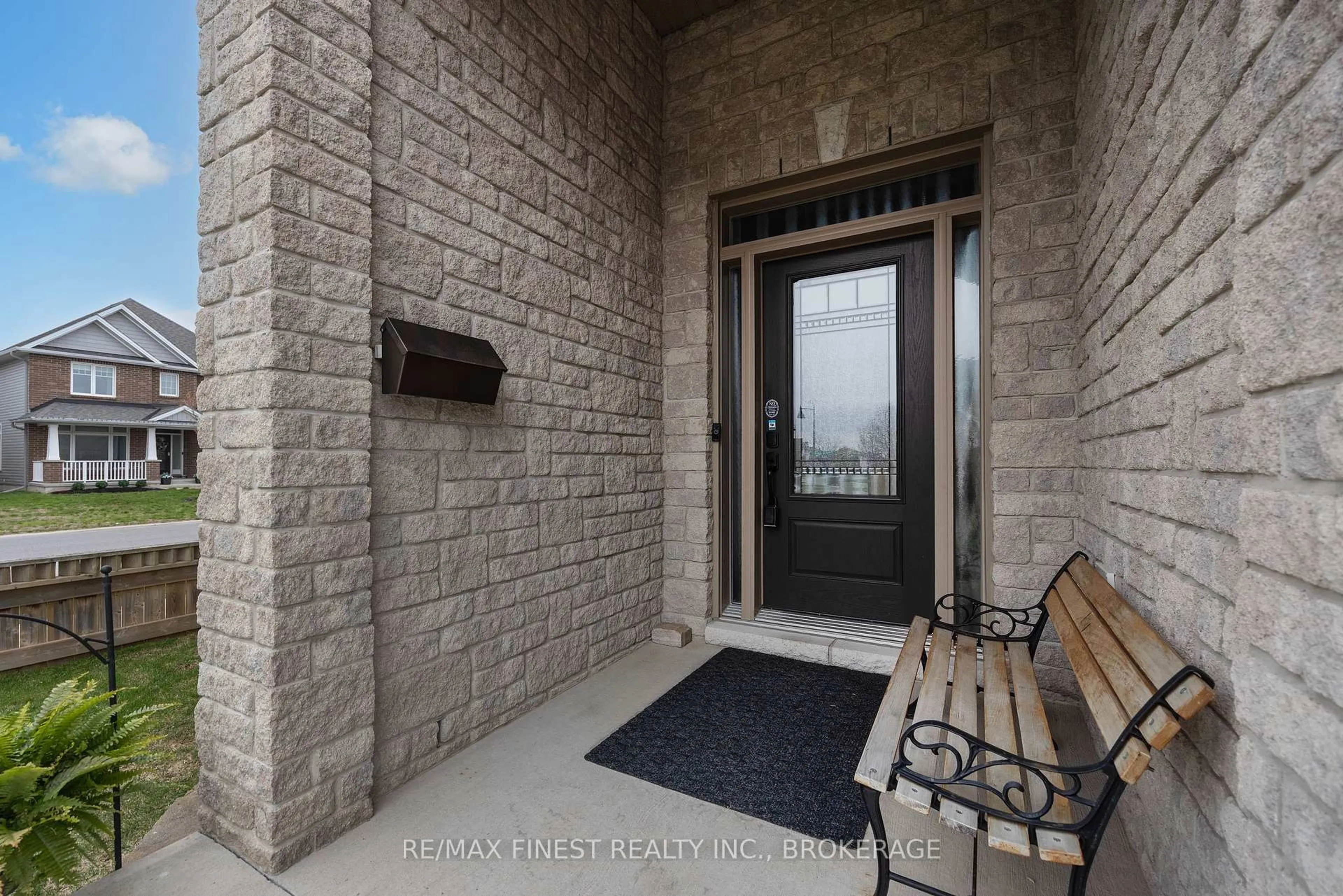 Indoor entryway for 1667 Crimson Cres, Kingston Ontario K7P 0H5