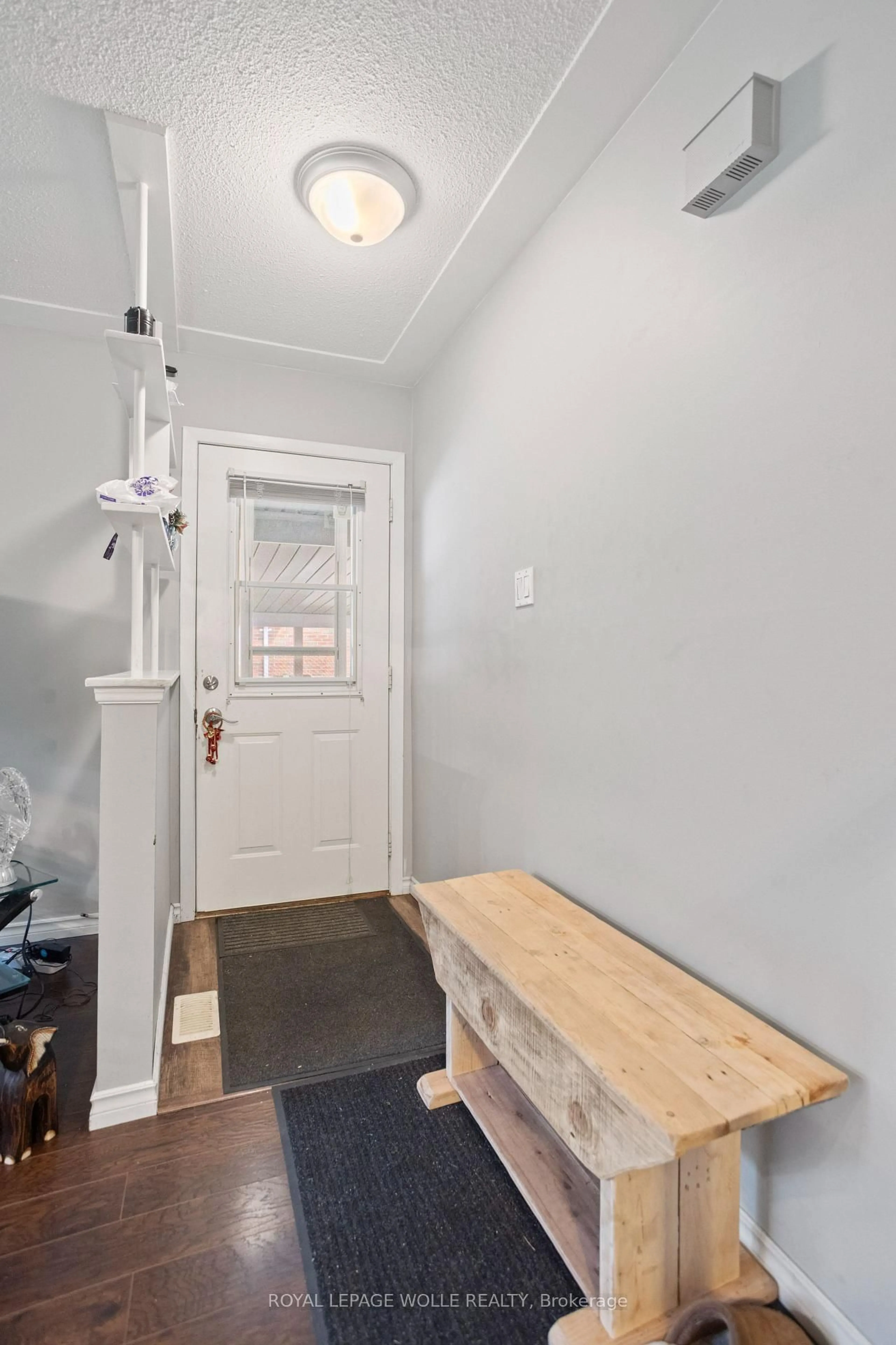 Indoor entryway for 179 Vancouver St, London East Ontario N5W 4R5