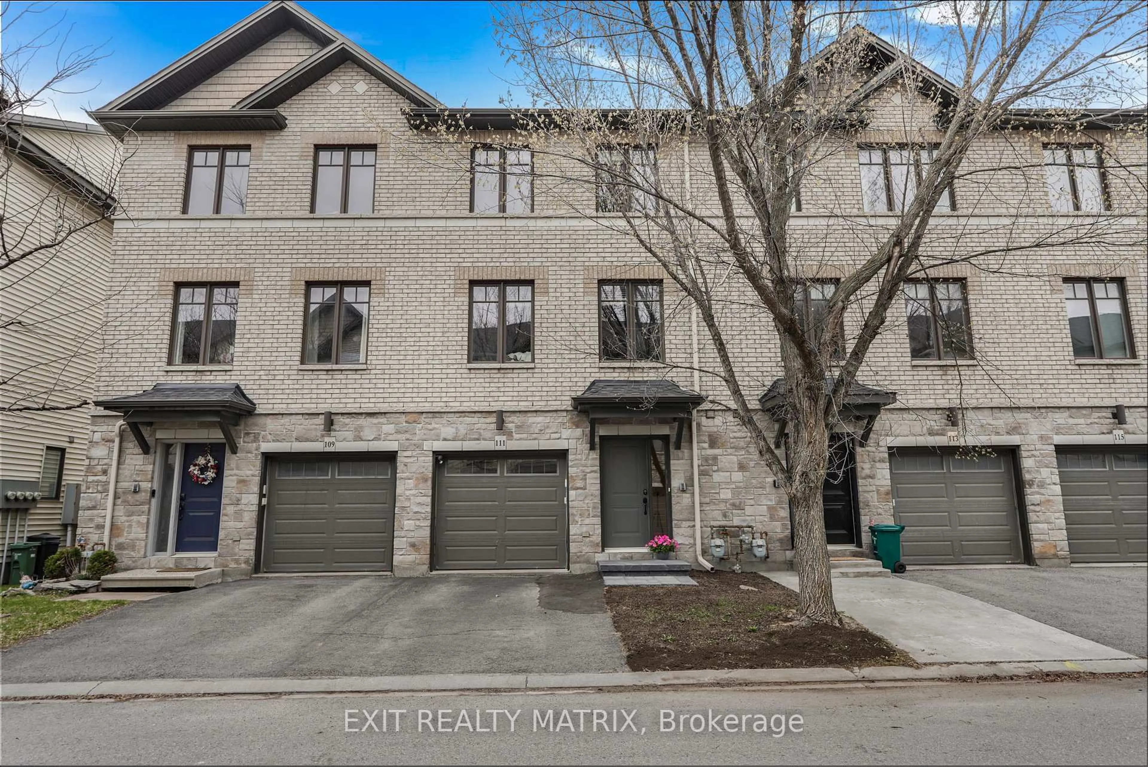 A pic from outside/outdoor area/front of a property/back of a property/a pic from drone, street for 111 Brilia Private, Ottawa Ontario K1J 0B7