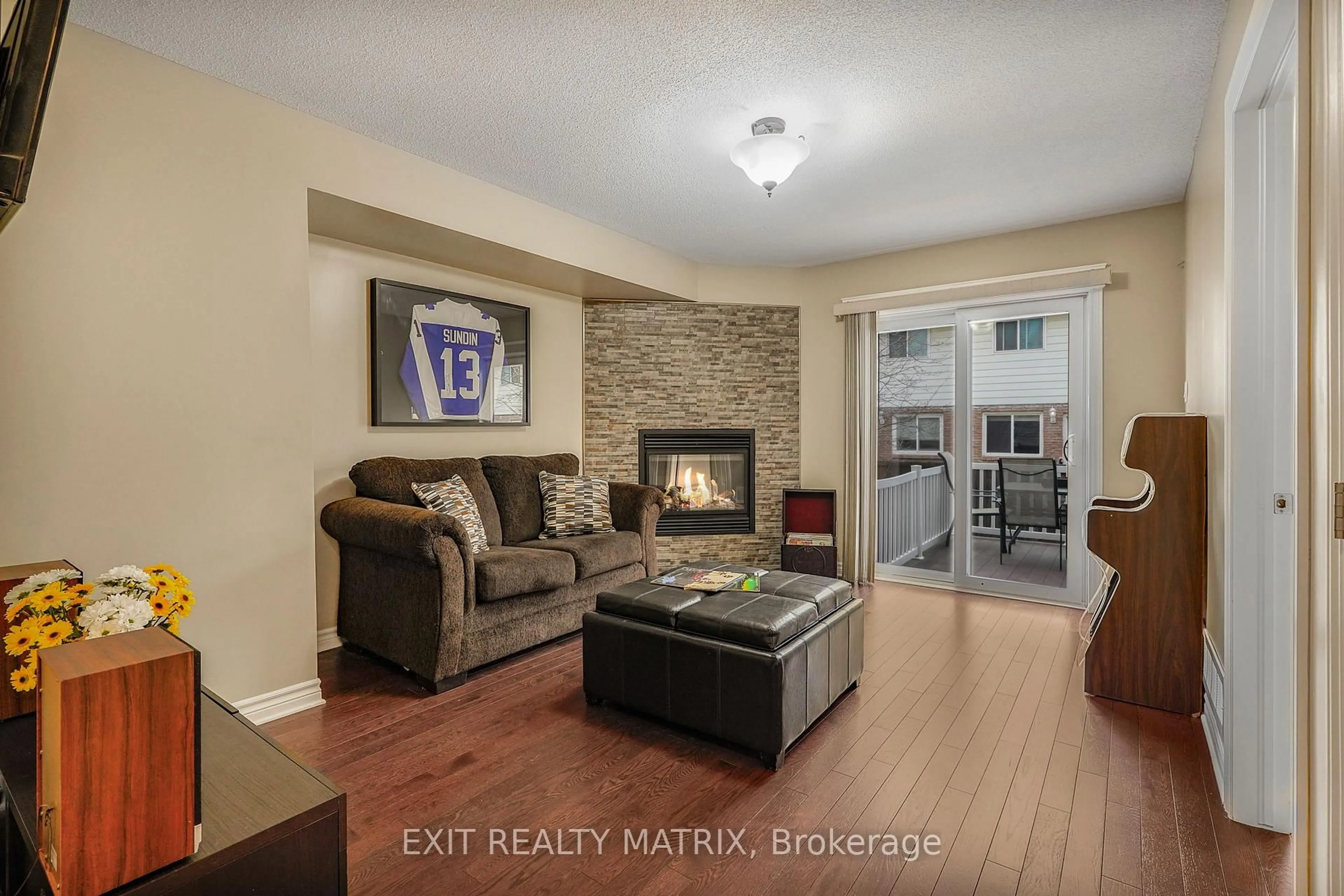 Living room with furniture, unknown for 111 Brilia Private, Ottawa Ontario K1J 0B7