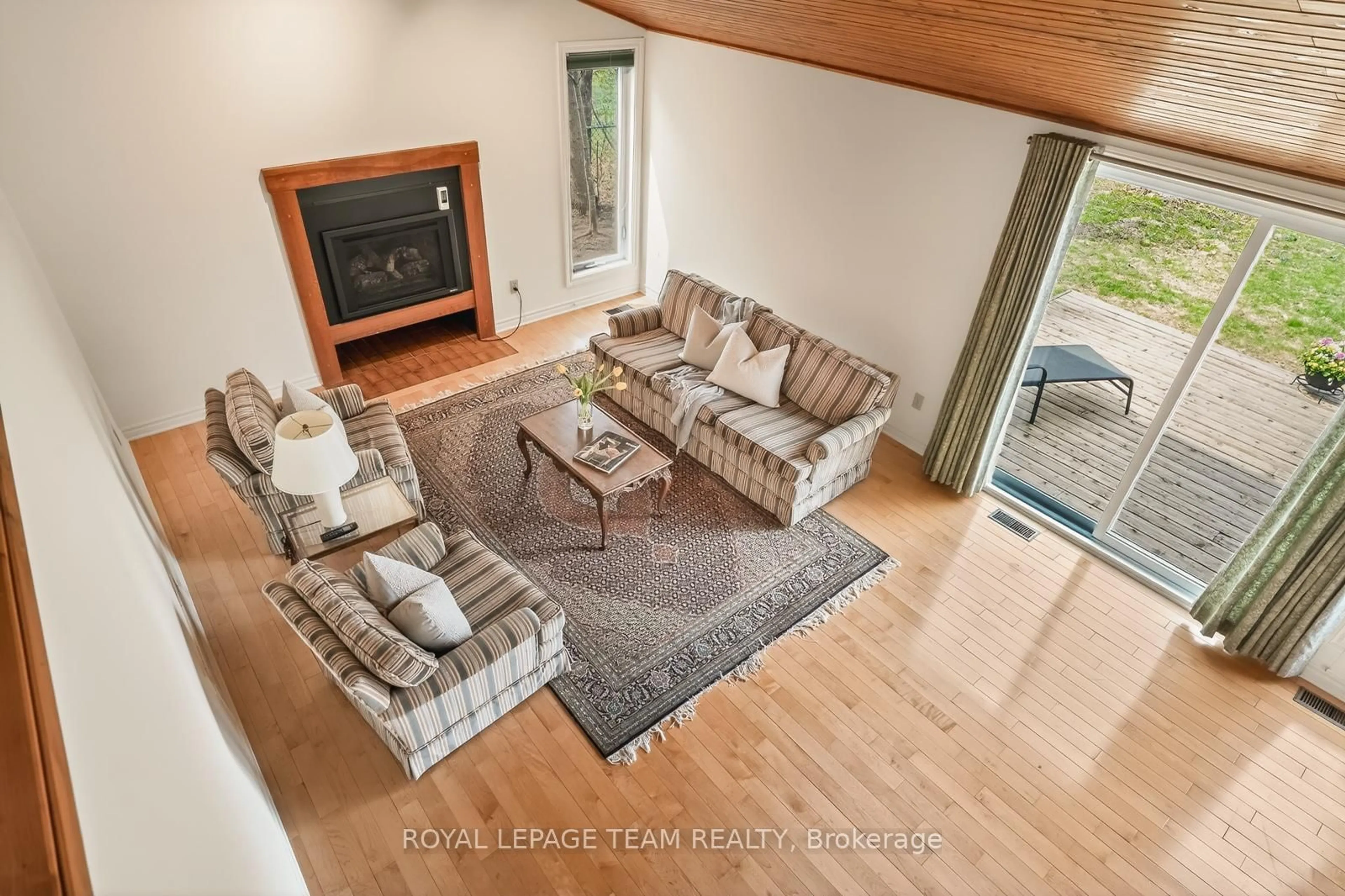 Living room with furniture, unknown for 3124 Quesnel Dr, Ottawa Ontario K1V 7E6