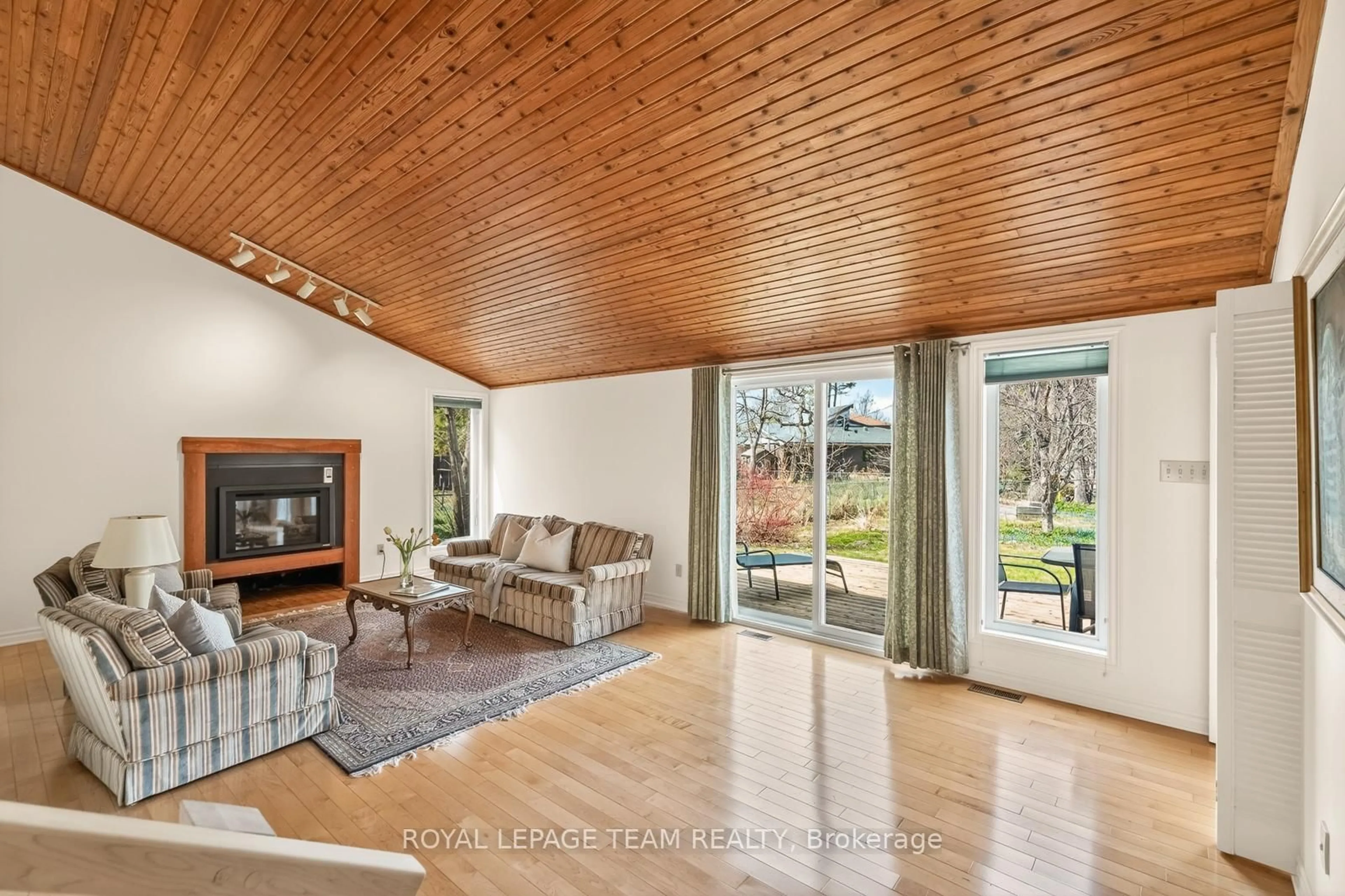 Living room with furniture, wood/laminate floor for 3124 Quesnel Dr, Ottawa Ontario K1V 7E6