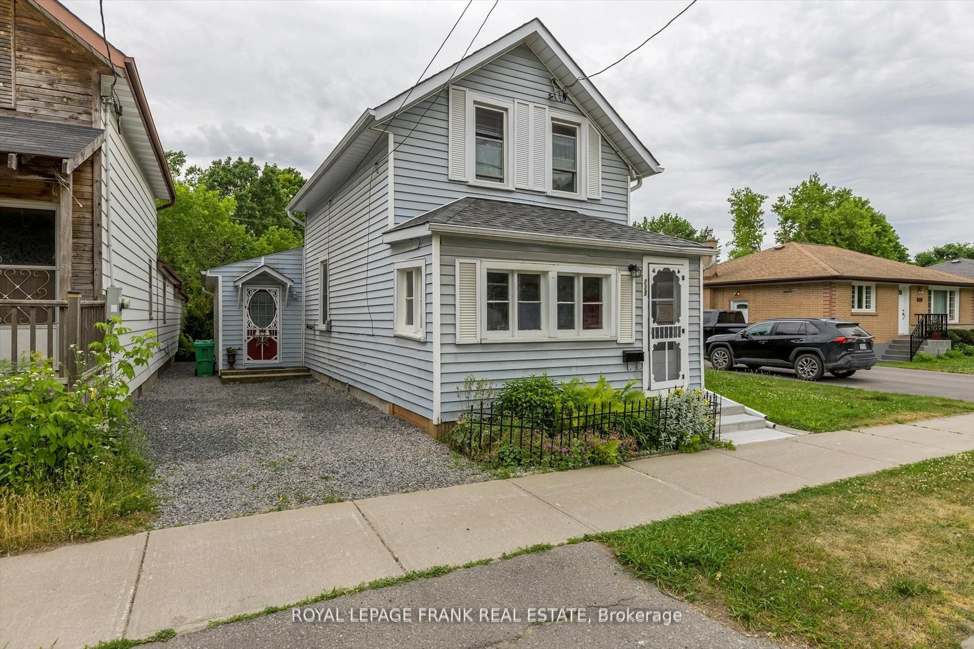 Home with vinyl exterior material, street for 715 Chamberlain St, Peterborough Ontario K9J 4M2