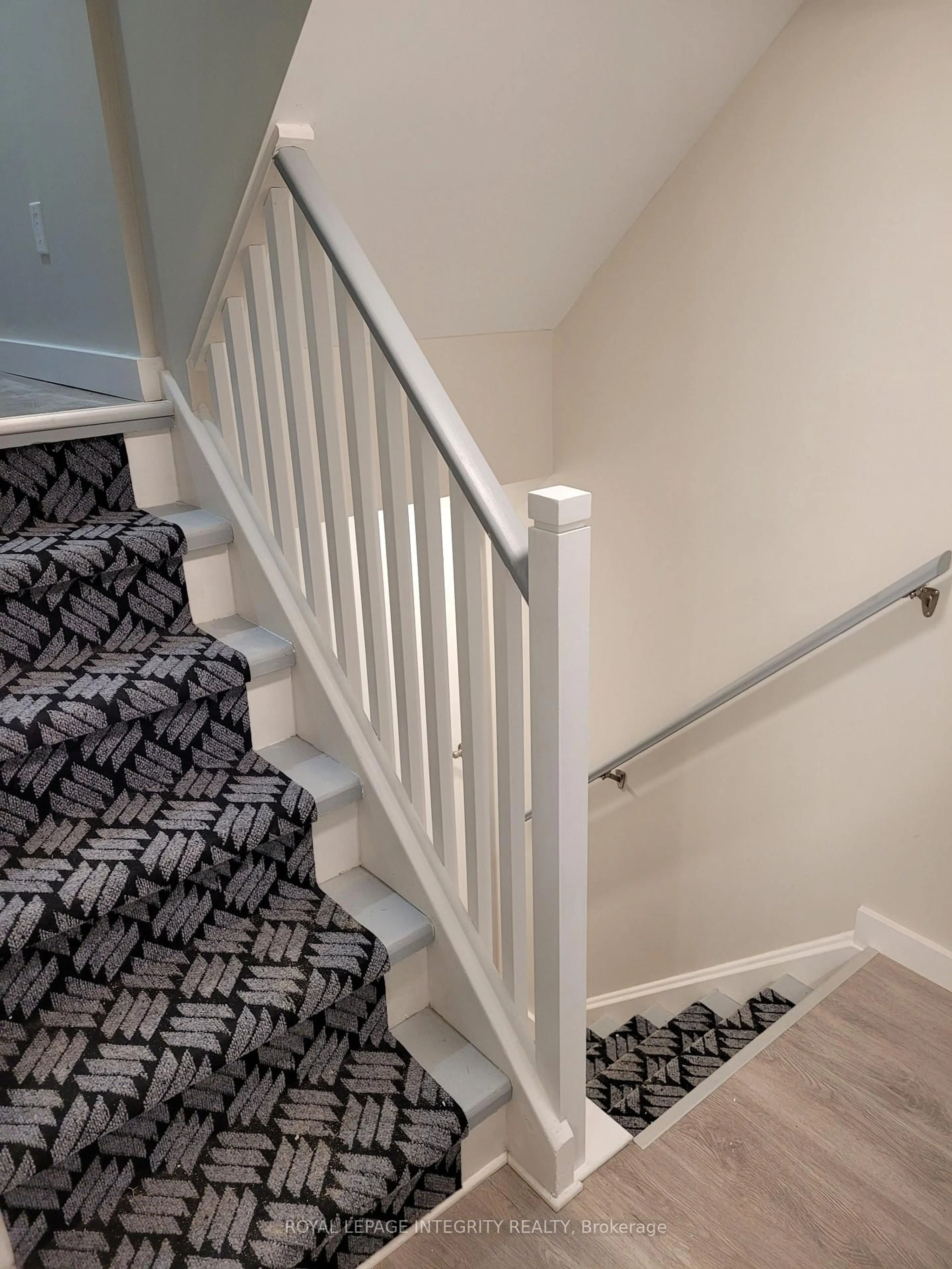 Stairs for 2748 Moncton Rd, Ottawa Ontario K2B 7W1