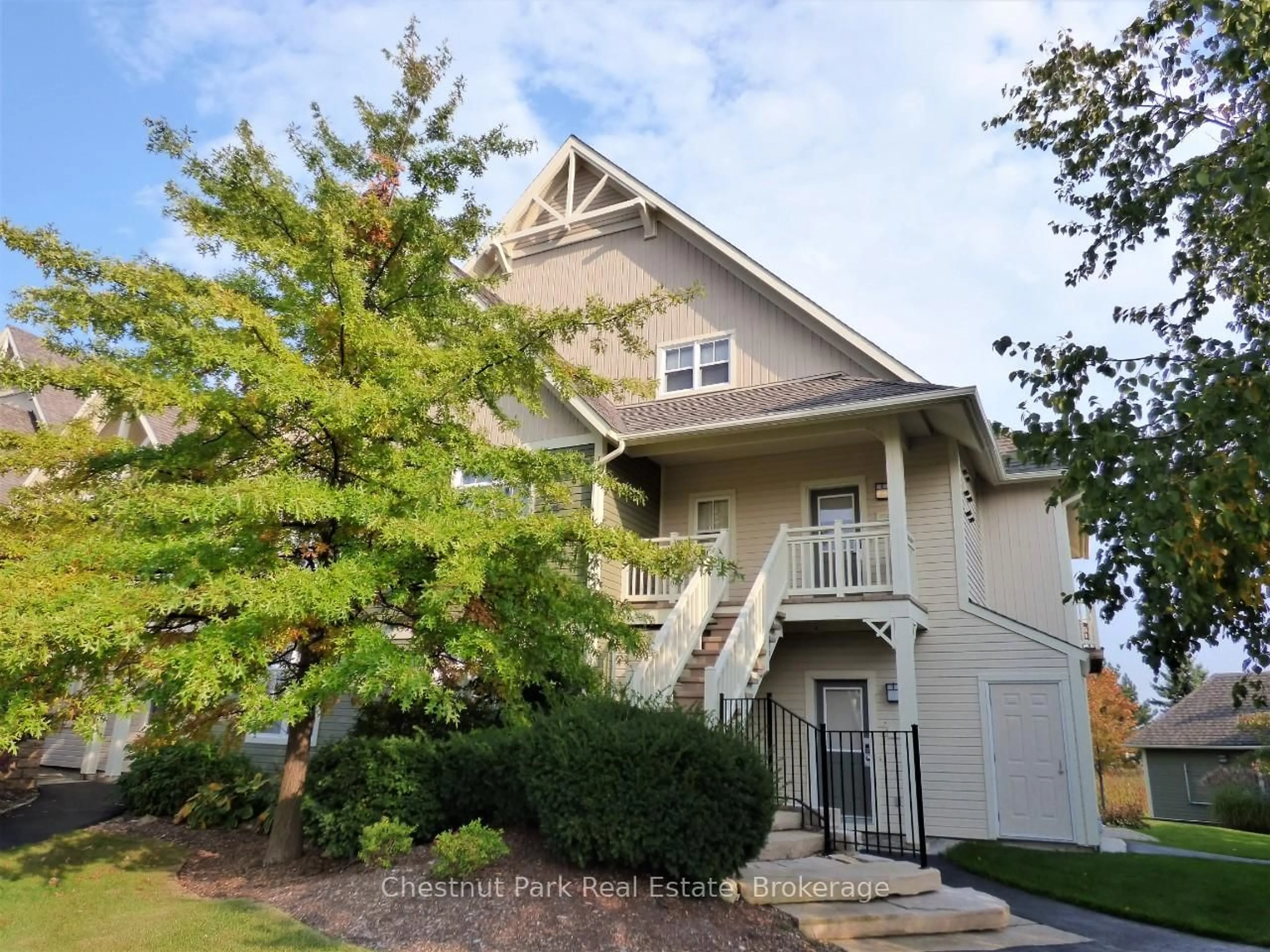 Home with vinyl exterior material, street for 125 Fairway Crt #222, Blue Mountains Ontario L9Y 0P8