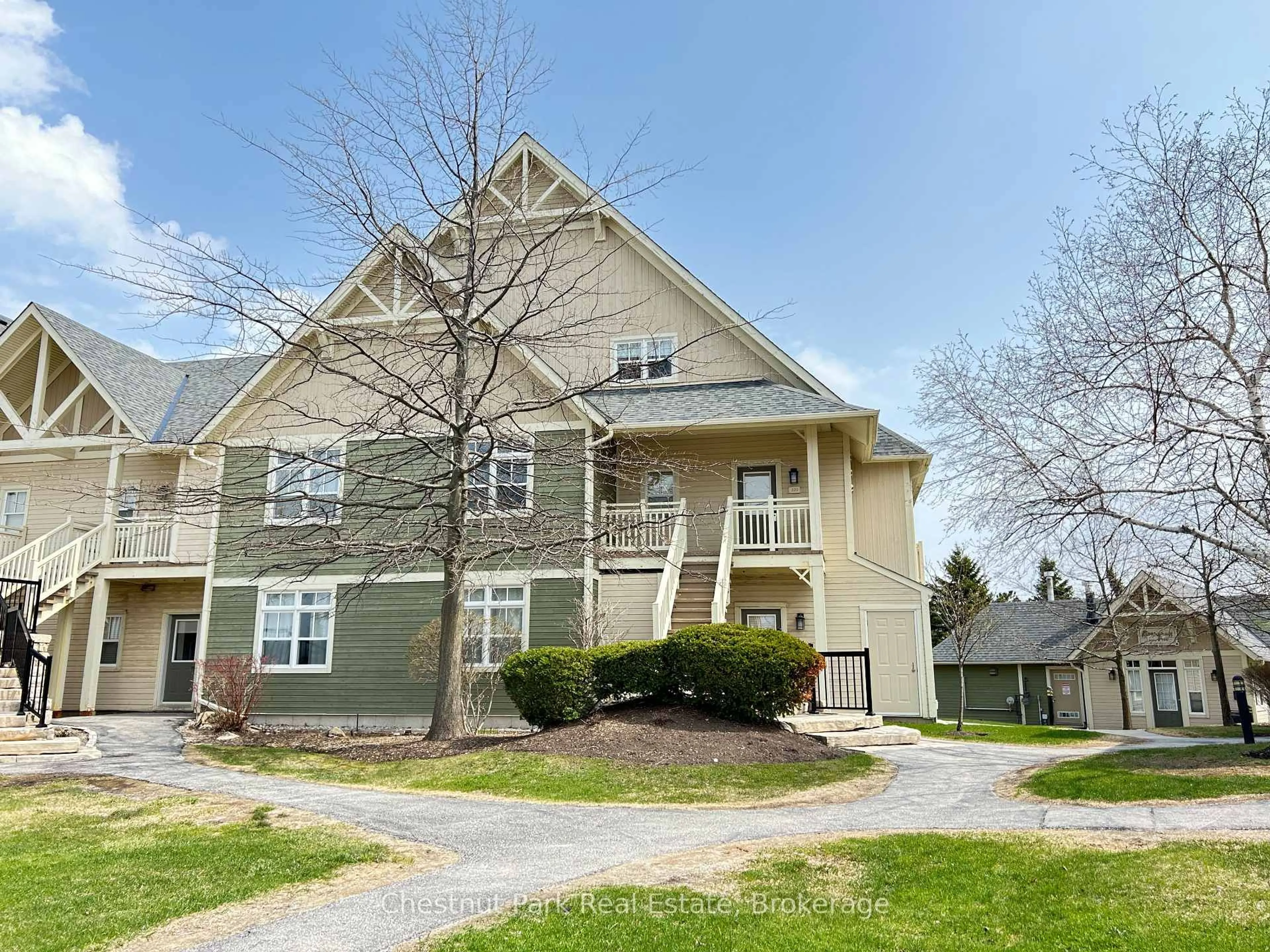A pic from outside/outdoor area/front of a property/back of a property/a pic from drone, street for 125 Fairway Crt #222, Blue Mountains Ontario L9Y 0P8