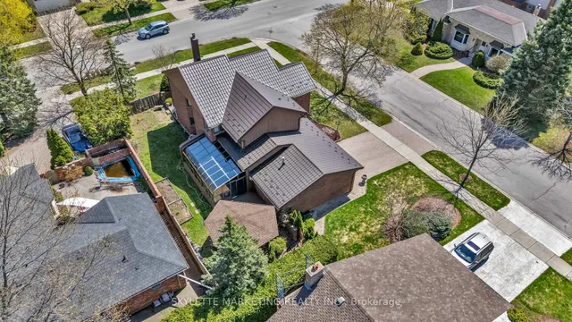 2 Deer Valley Cres, London South 2