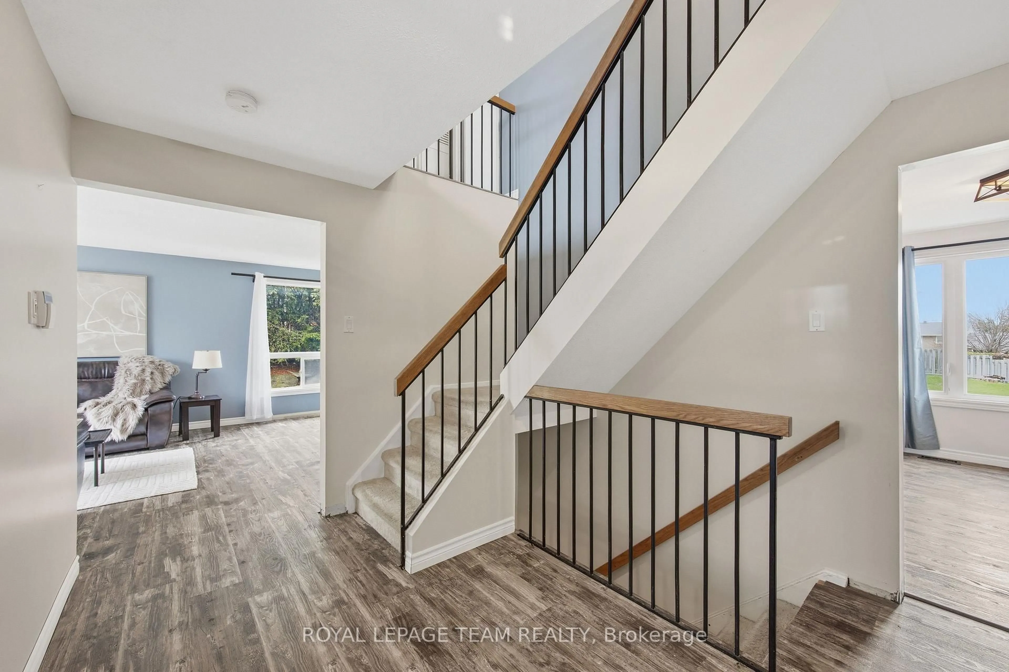 Stairs for 136 Malvern Dr, Barrhaven Ontario K2J 2G5