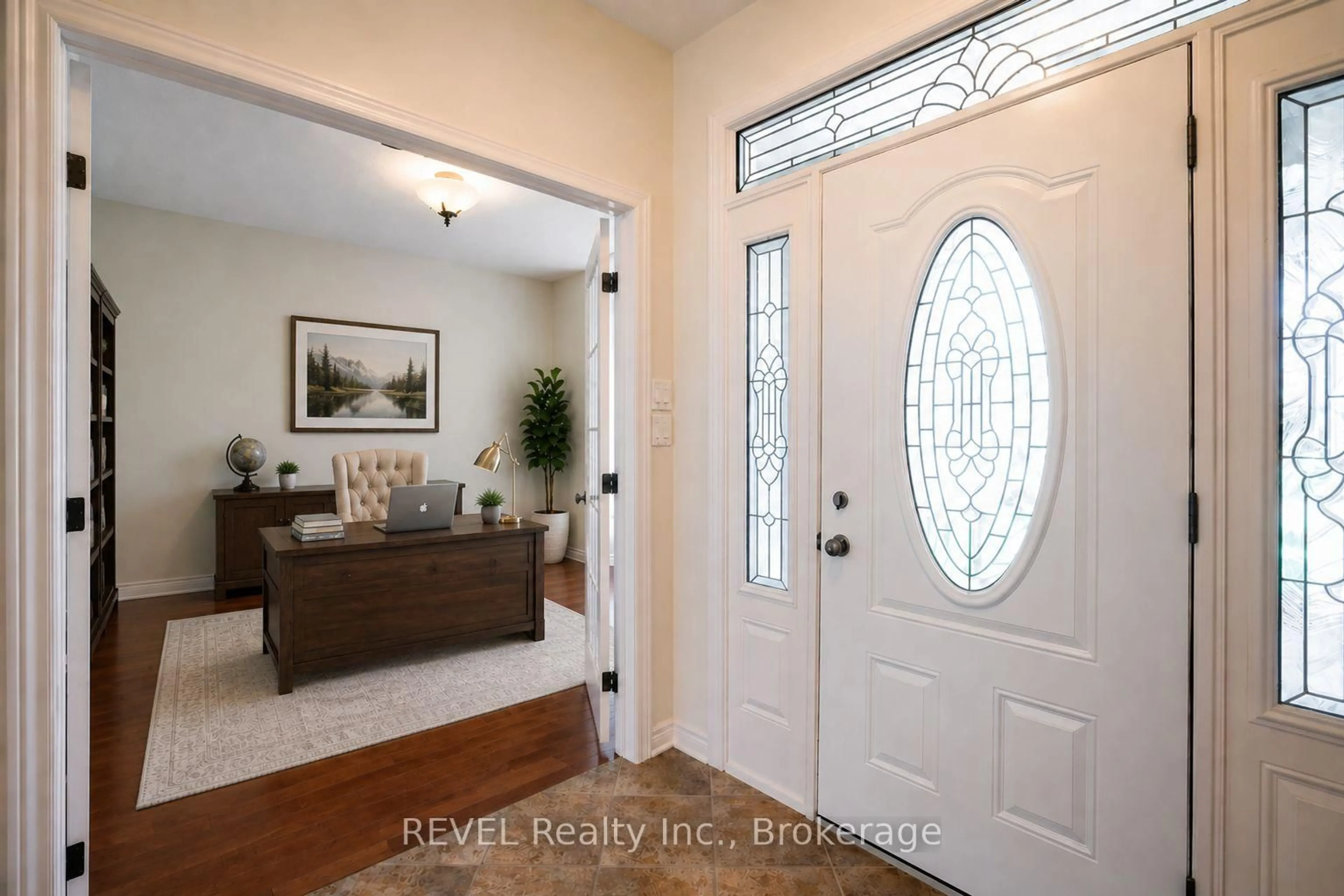 Indoor entryway for 30 Bianca Dr, Niagara-on-the-Lake Ontario L0S 1T0