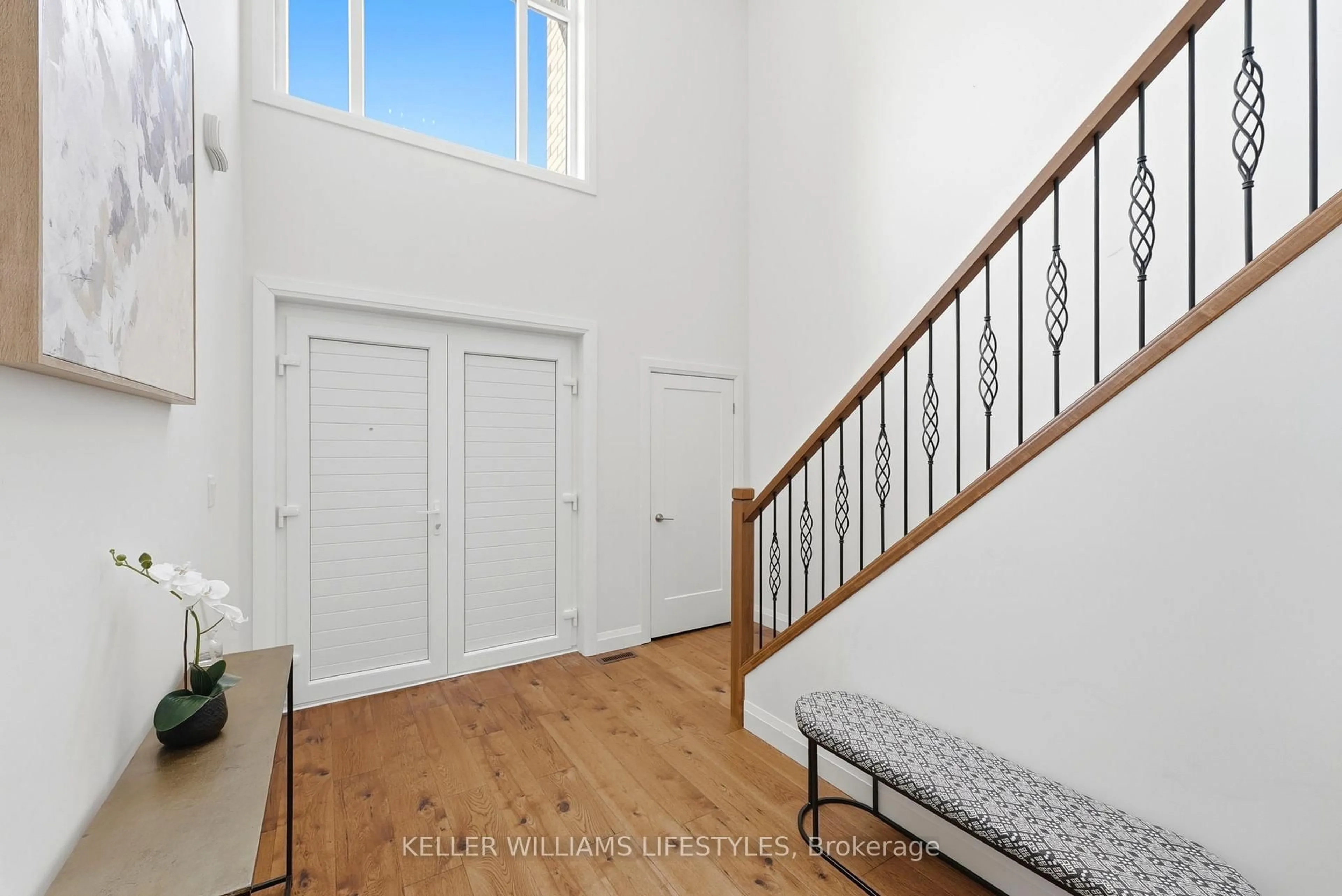 Indoor entryway for 140 CRESTVIEW Dr, Middlesex Centre Ontario N0L 1R0