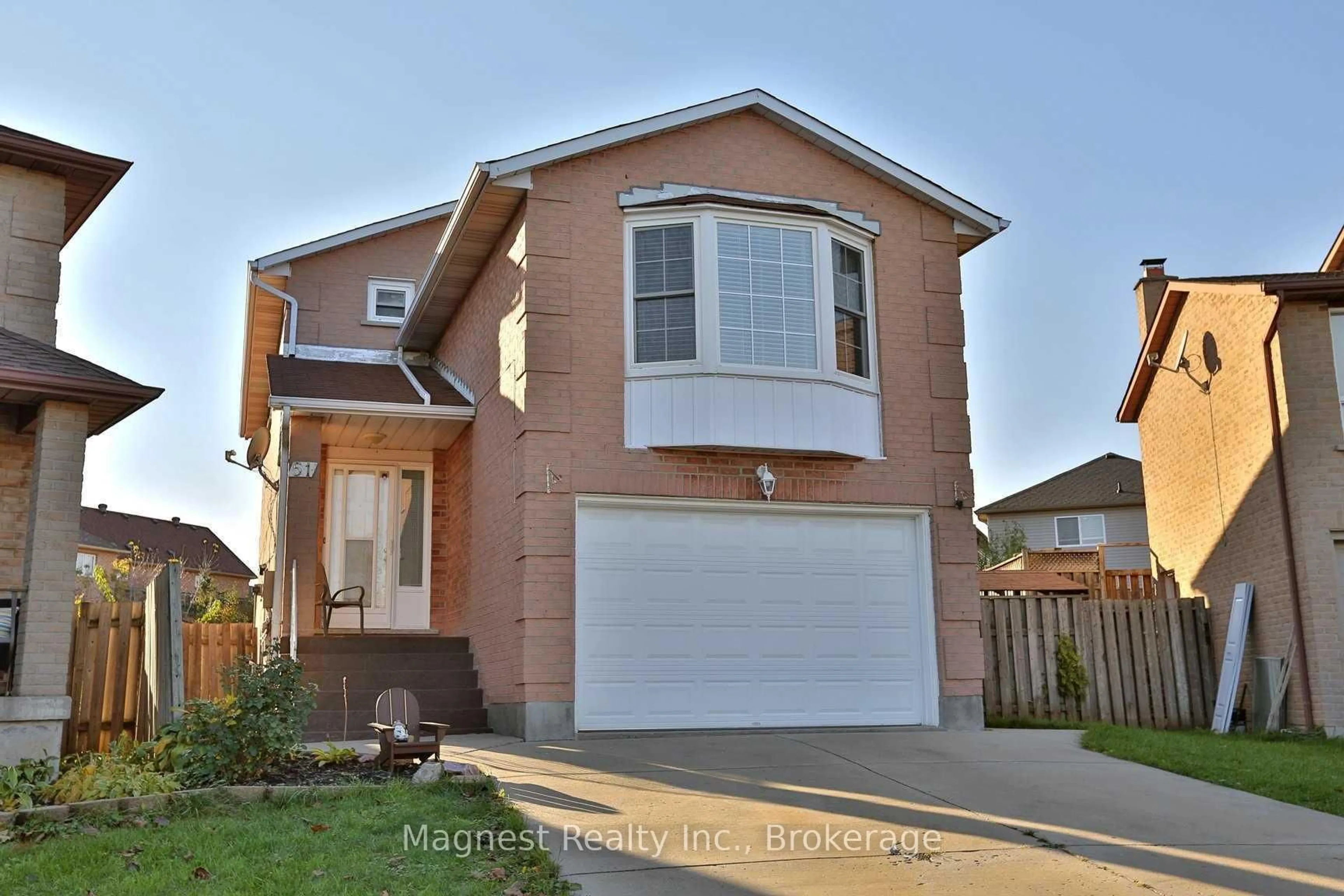 Home with vinyl exterior material, street for 51 Russet Crt, Hamilton Ontario L8E 3Z5
