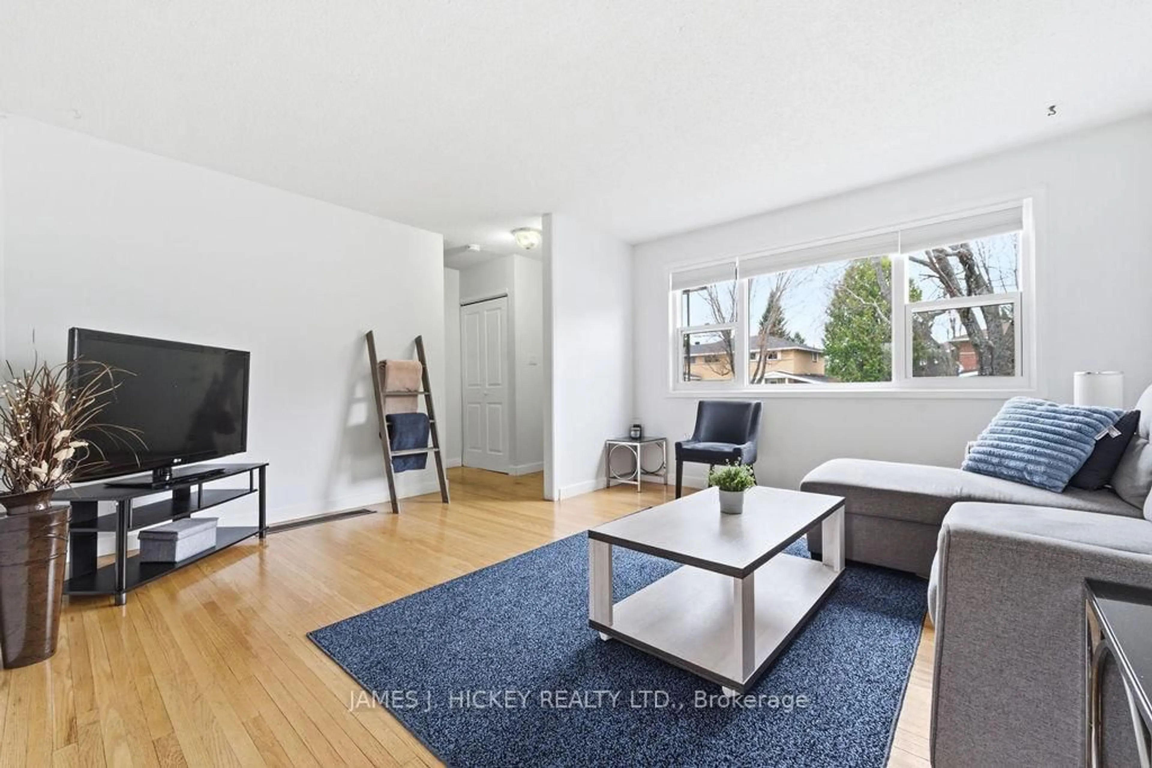 Living room with furniture, wood/laminate floor for 51 Frontenac Cres, Deep River Ontario K0J 1P0