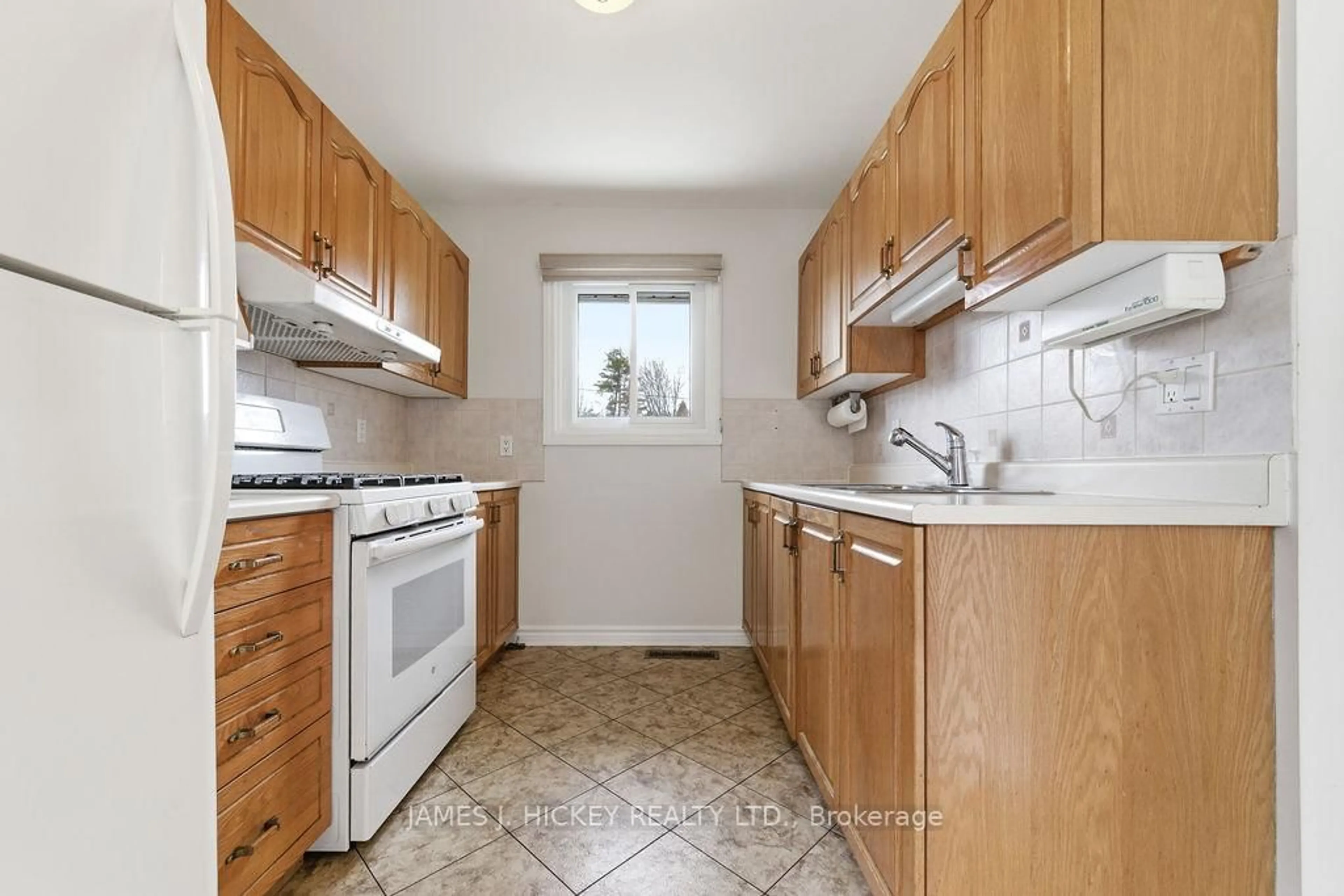 Standard kitchen, unknown for 96 Glendale Ave, Deep River Ontario K0J 1P0