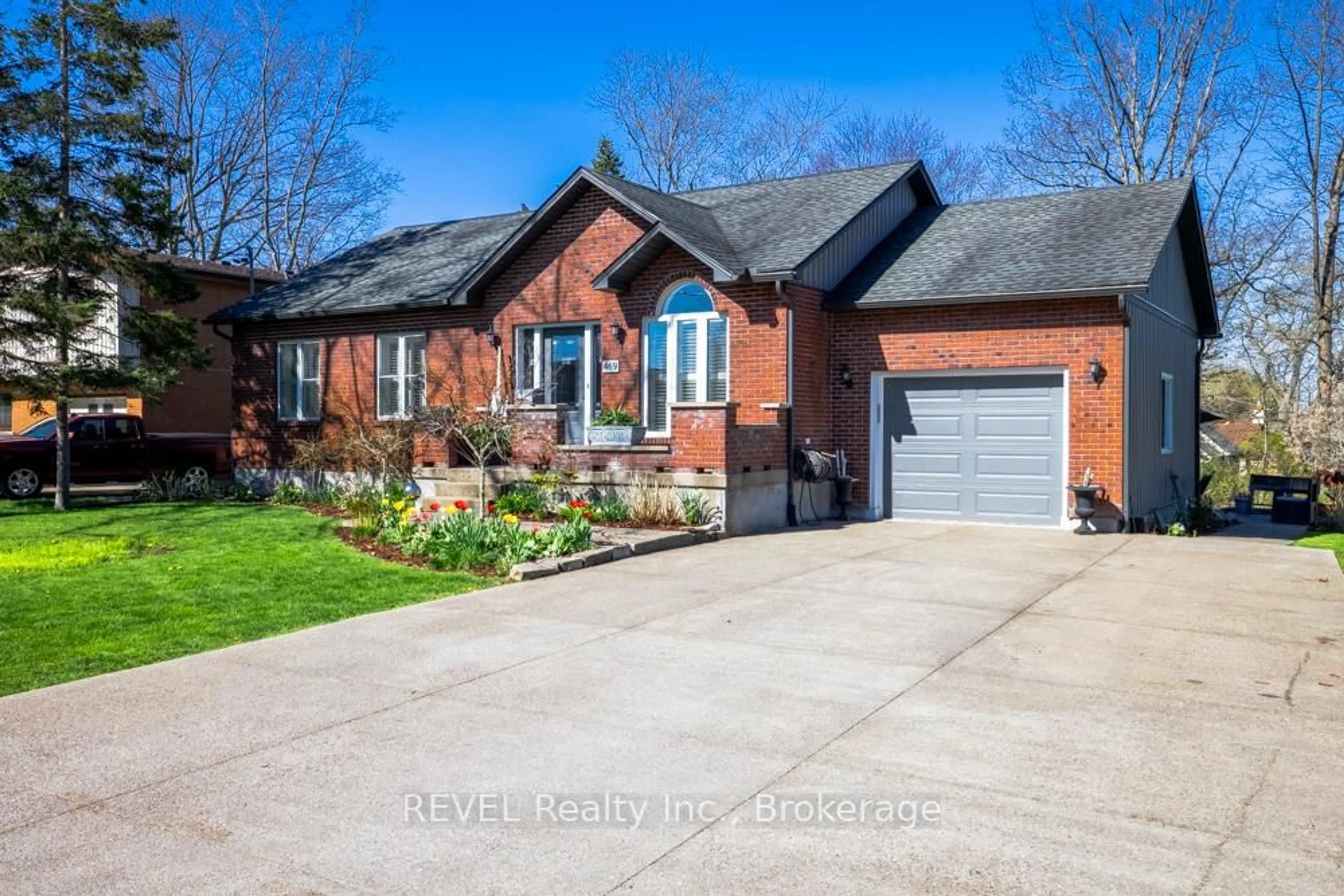 Home with brick exterior material, street for 469 Glenwood Ave, Fort Erie Ontario L0S 1N0