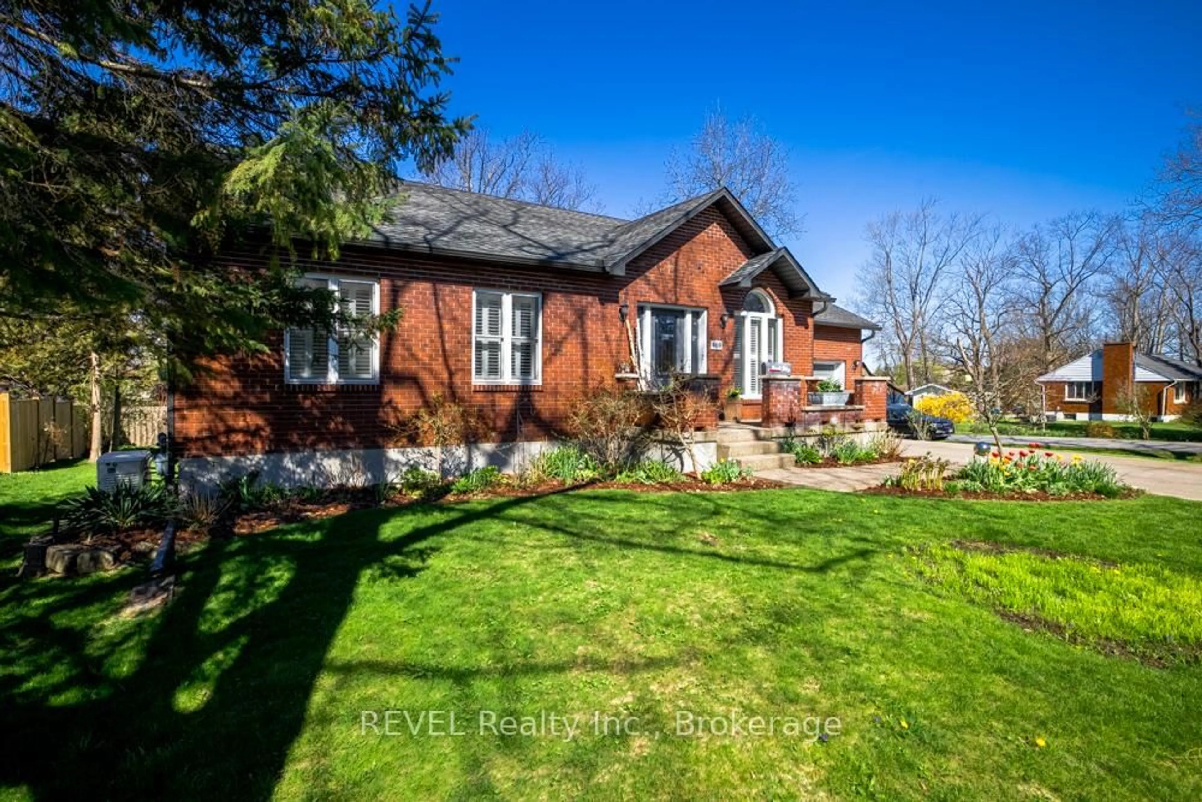 Home with brick exterior material, street for 469 Glenwood Ave, Fort Erie Ontario L0S 1N0