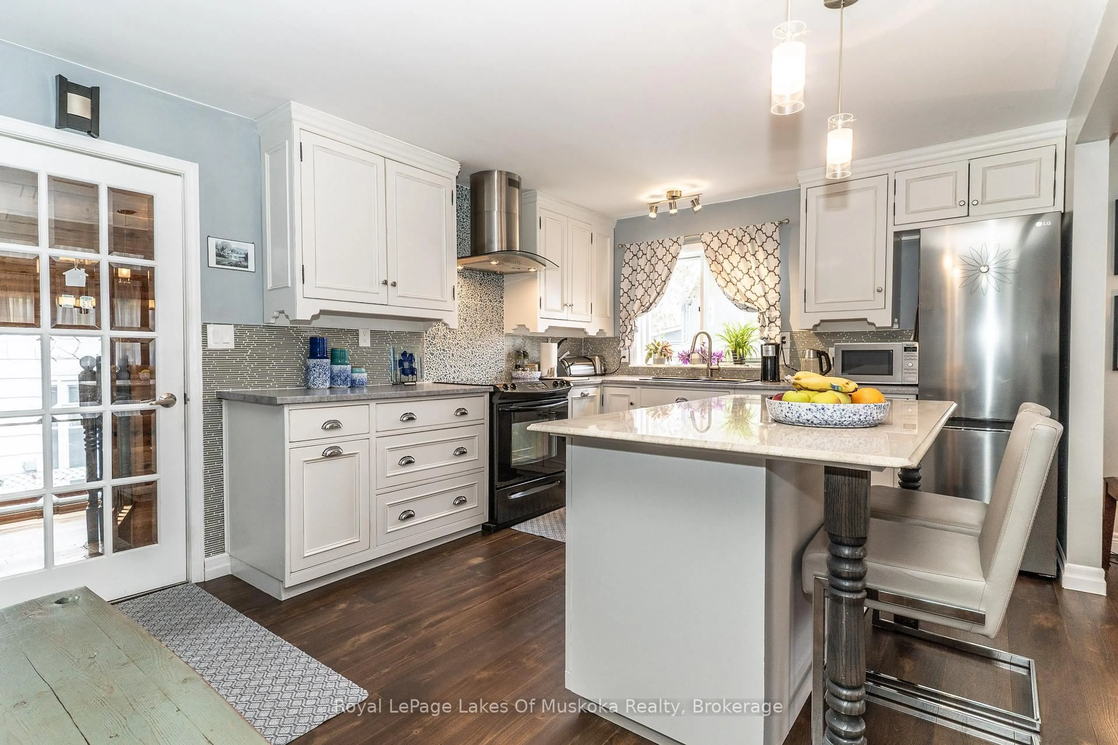 Open concept kitchen, unknown for 295 Bishop St, Gravenhurst Ontario P1P 1J6