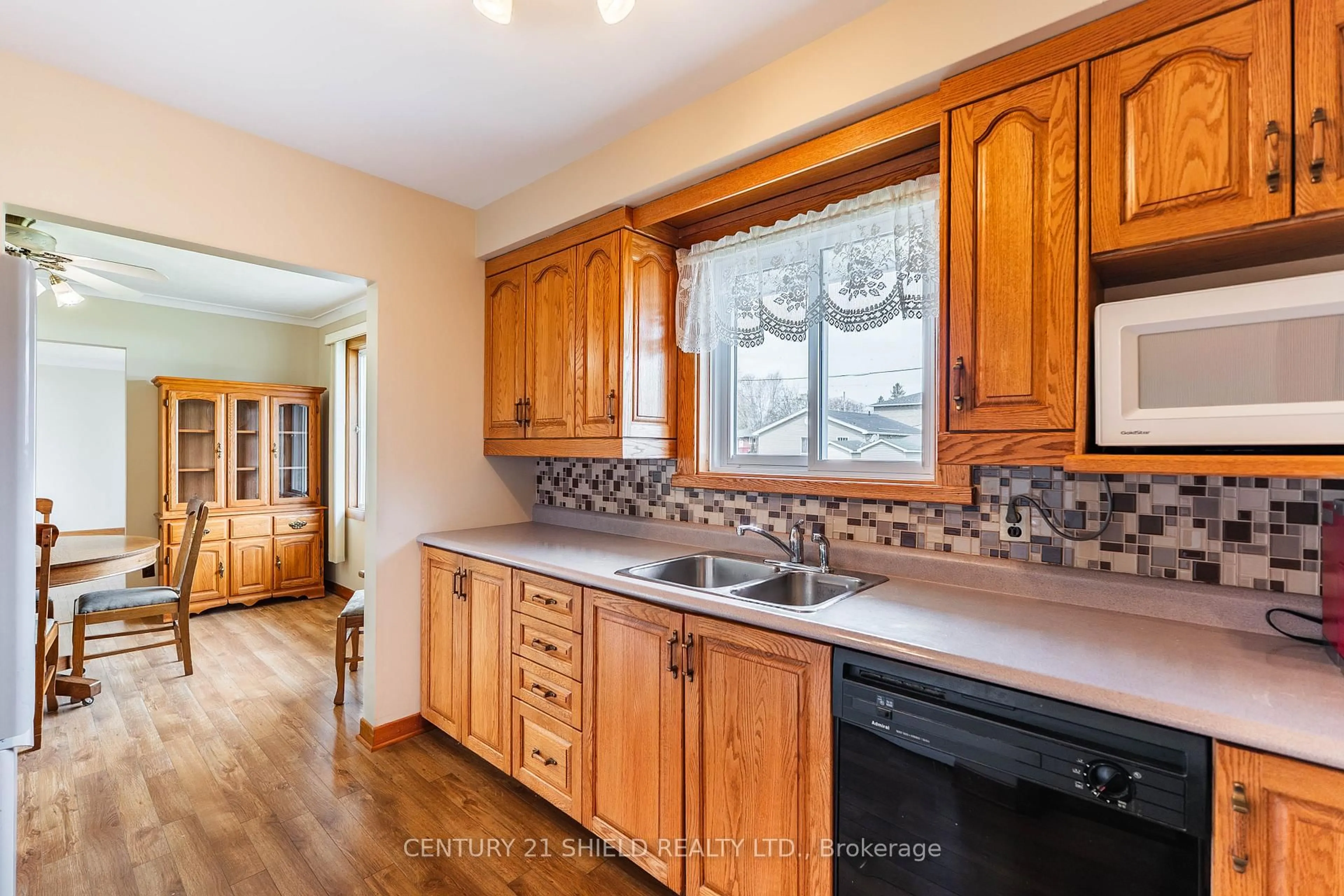 Unknown for 106 Robert St, Cornwall Ontario K6J 3C1