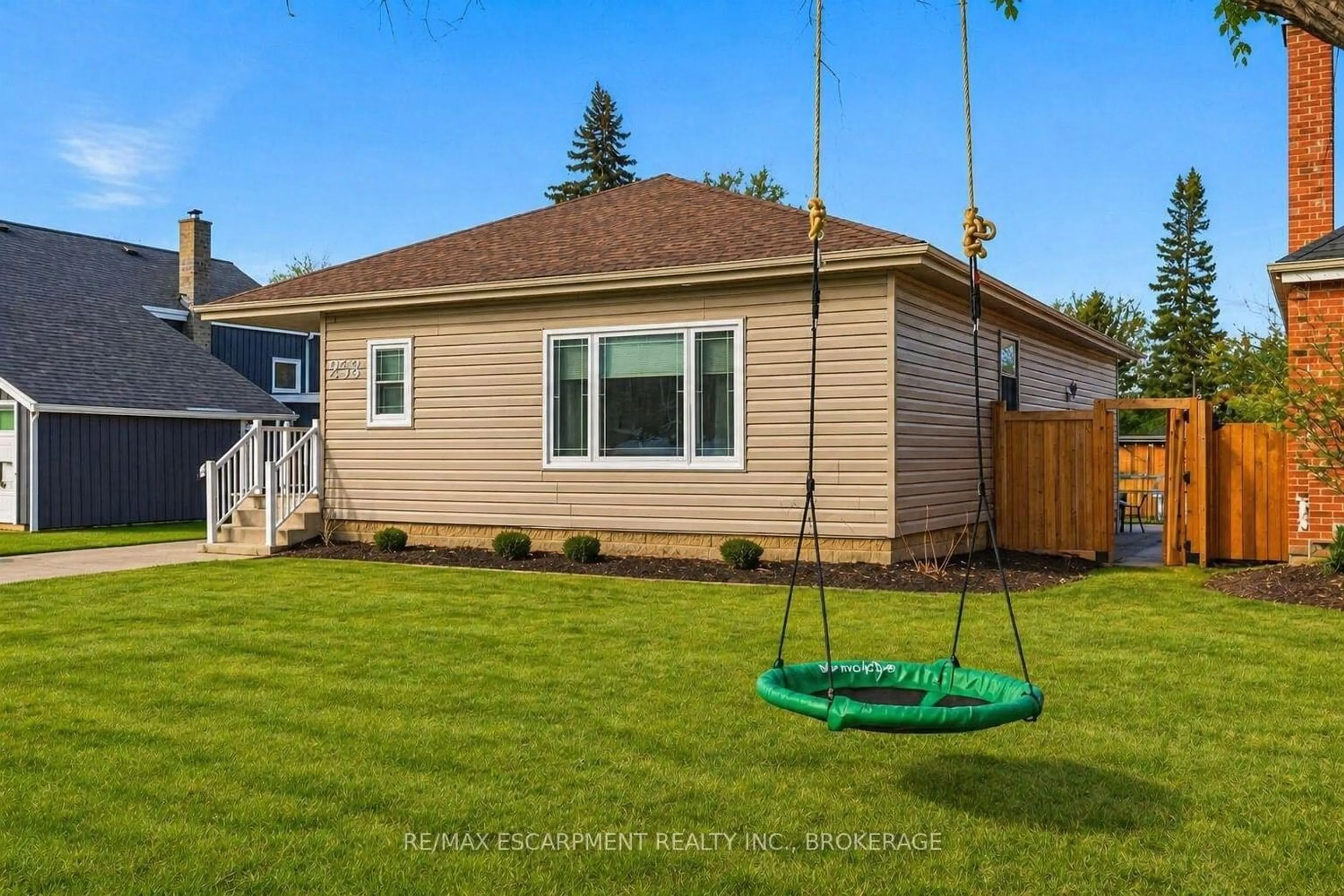 Home with vinyl exterior material, street for 258 Sanatorium Rd, Hamilton Ontario L9C 1Z9