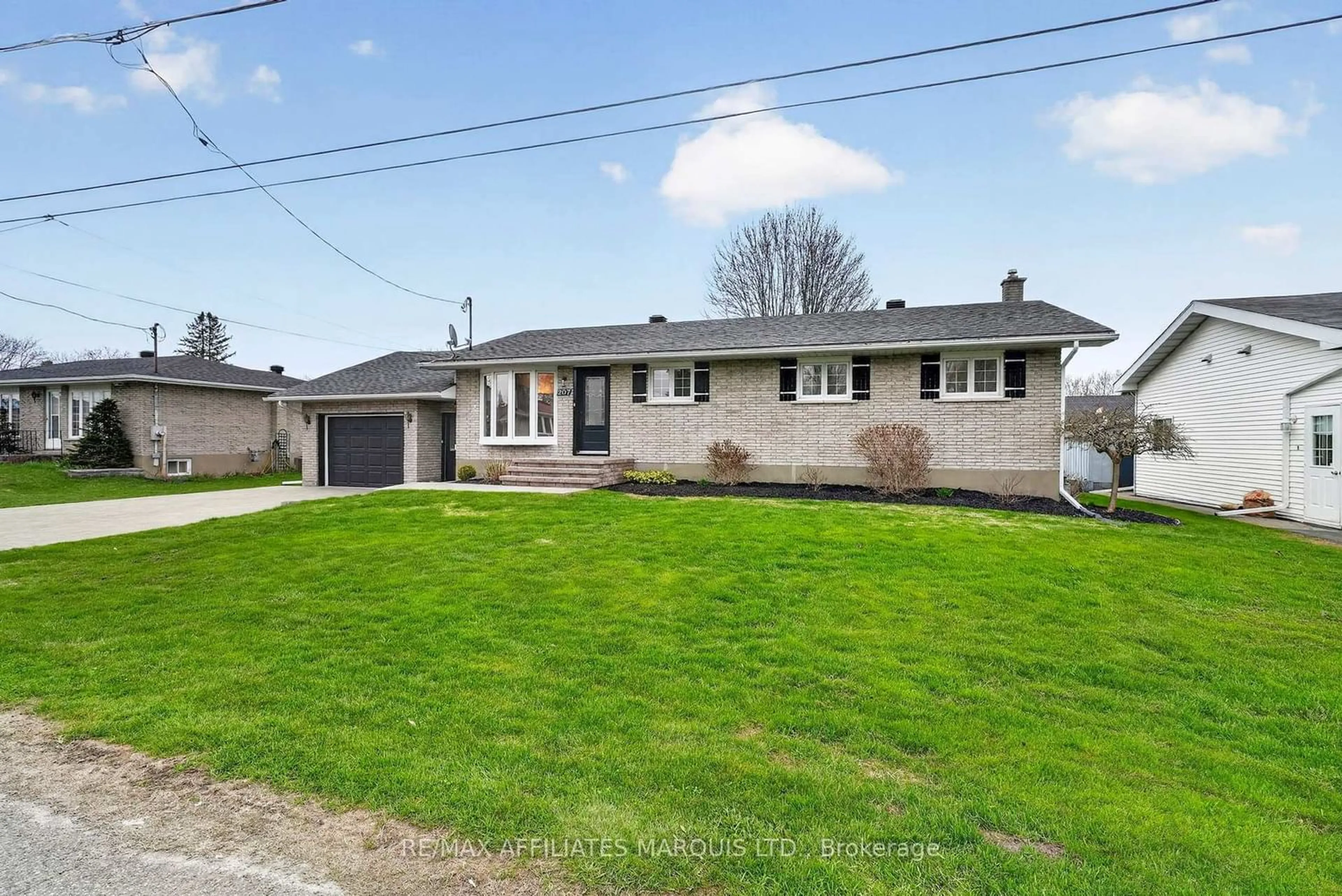 A pic from outside/outdoor area/front of a property/back of a property/a pic from drone, street for 207 McKenzie St, Cornwall Ontario K6K 1J3