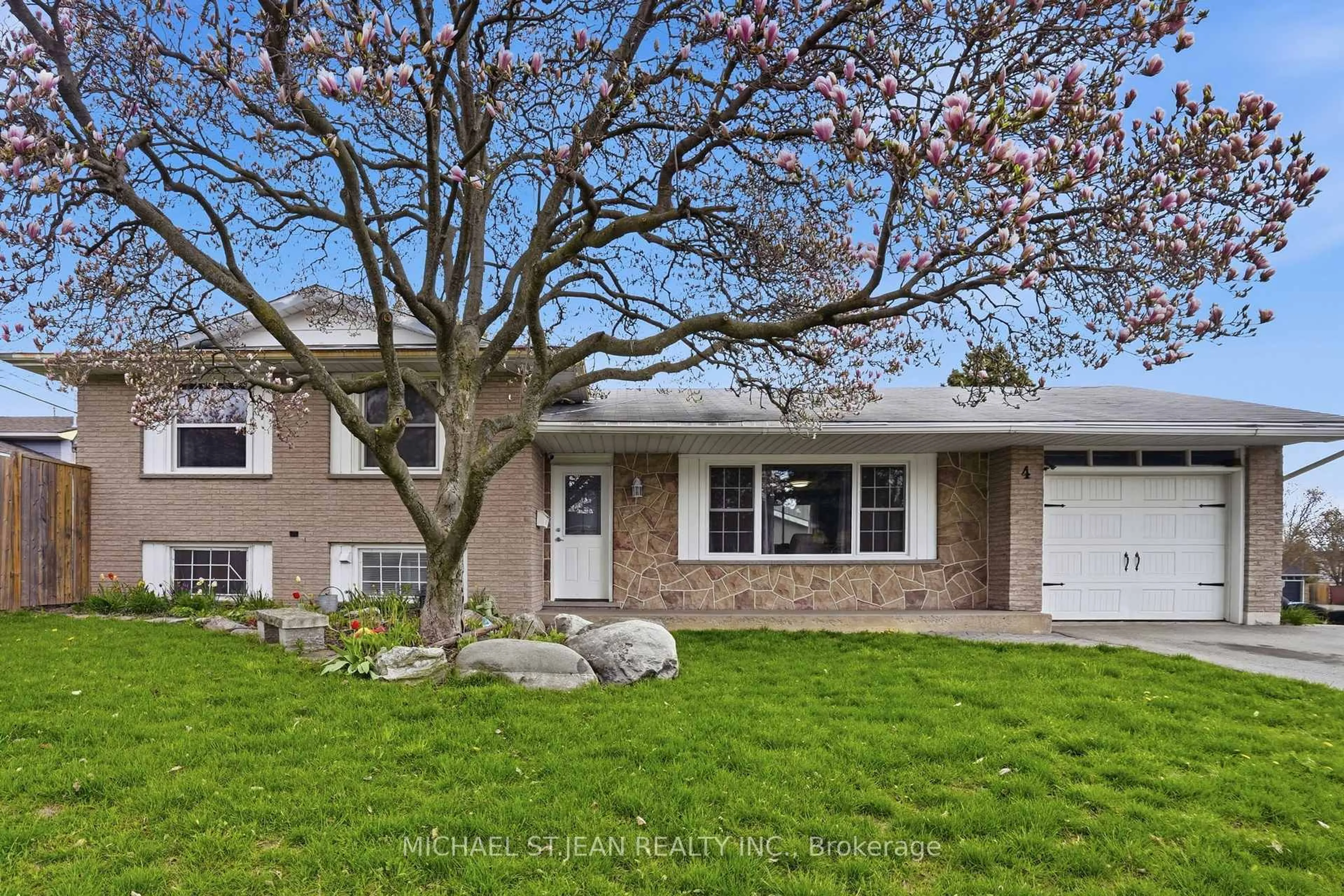 Home with vinyl exterior material, street for 4 Clifton Downs Rd, Hamilton Ontario L9C 2P2