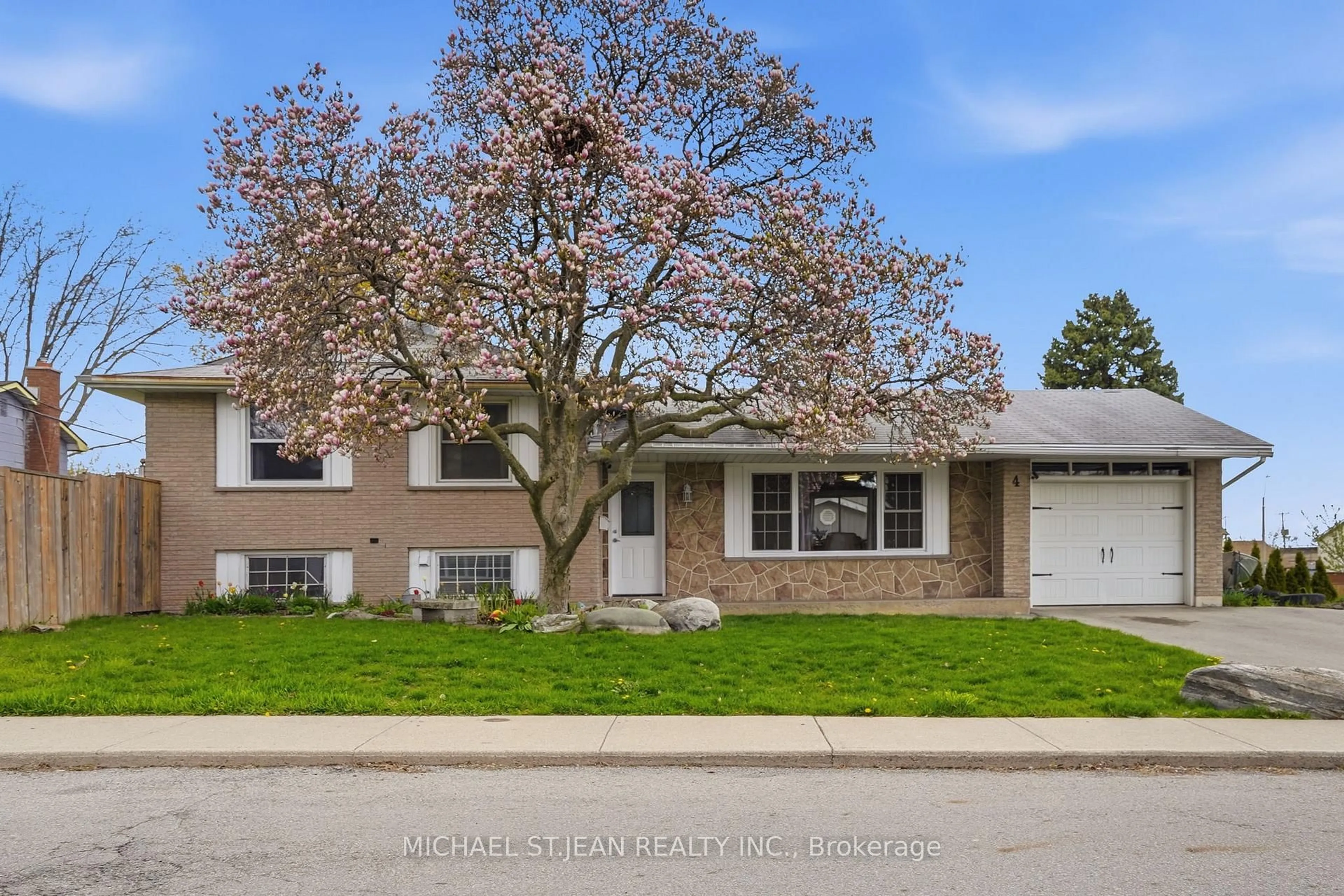 Home with vinyl exterior material, street for 4 Clifton Downs Rd, Hamilton Ontario L9C 2P2