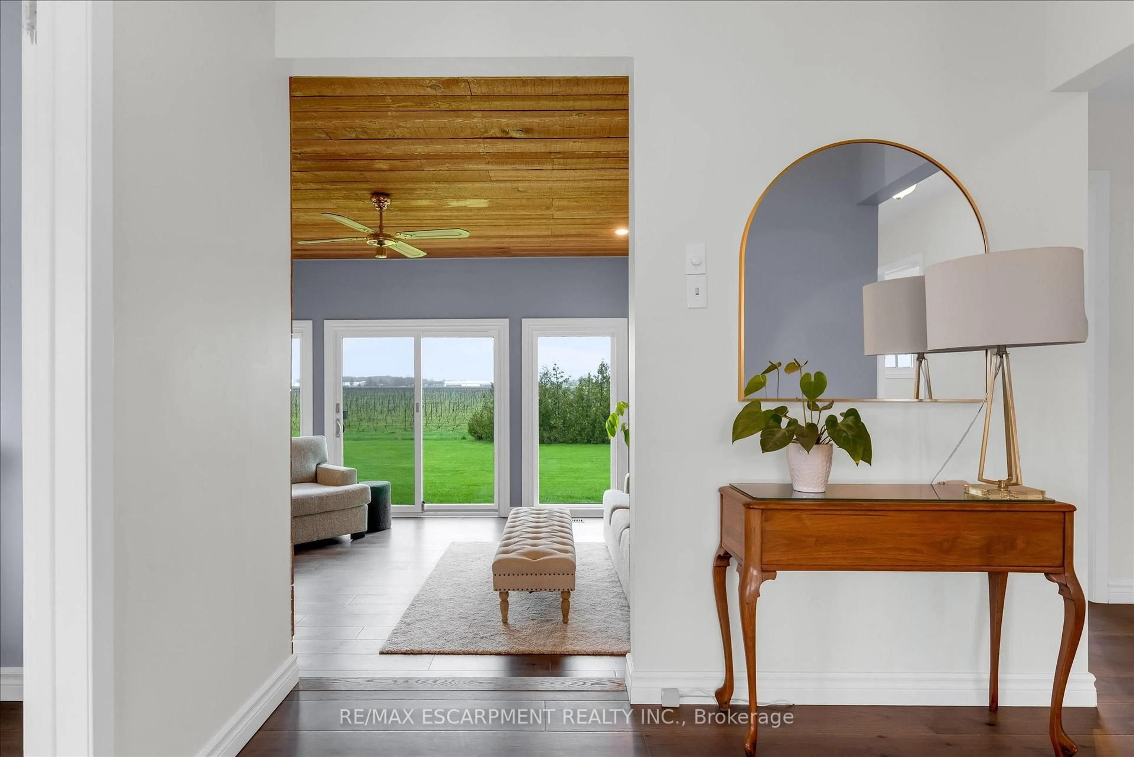 Indoor entryway for 698 Concession 6 Rd, Niagara-on-the-Lake Ontario L0S 1J0