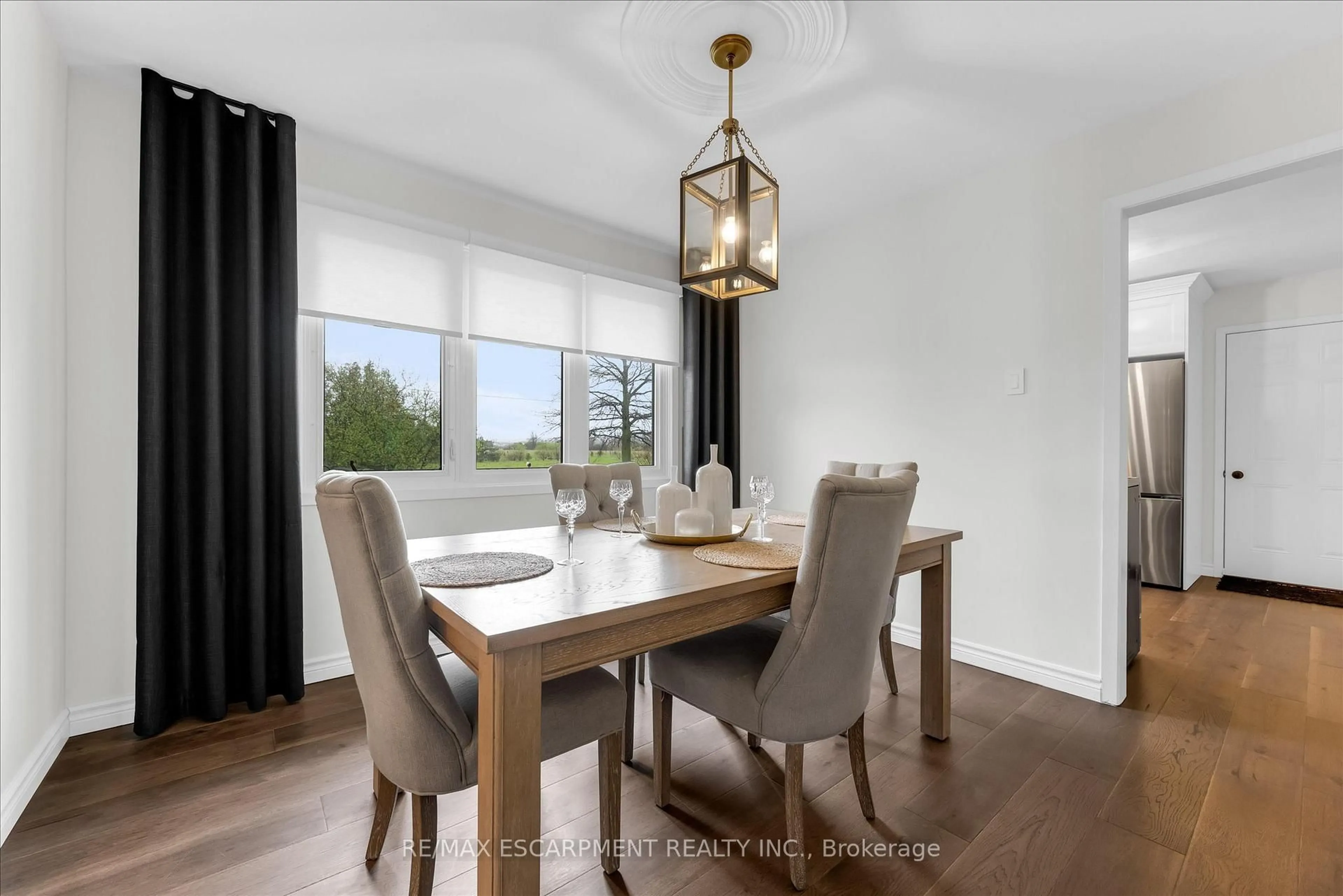 Dining room, wood/laminate floor for 698 Concession 6 Rd, Niagara-on-the-Lake Ontario L0S 1J0