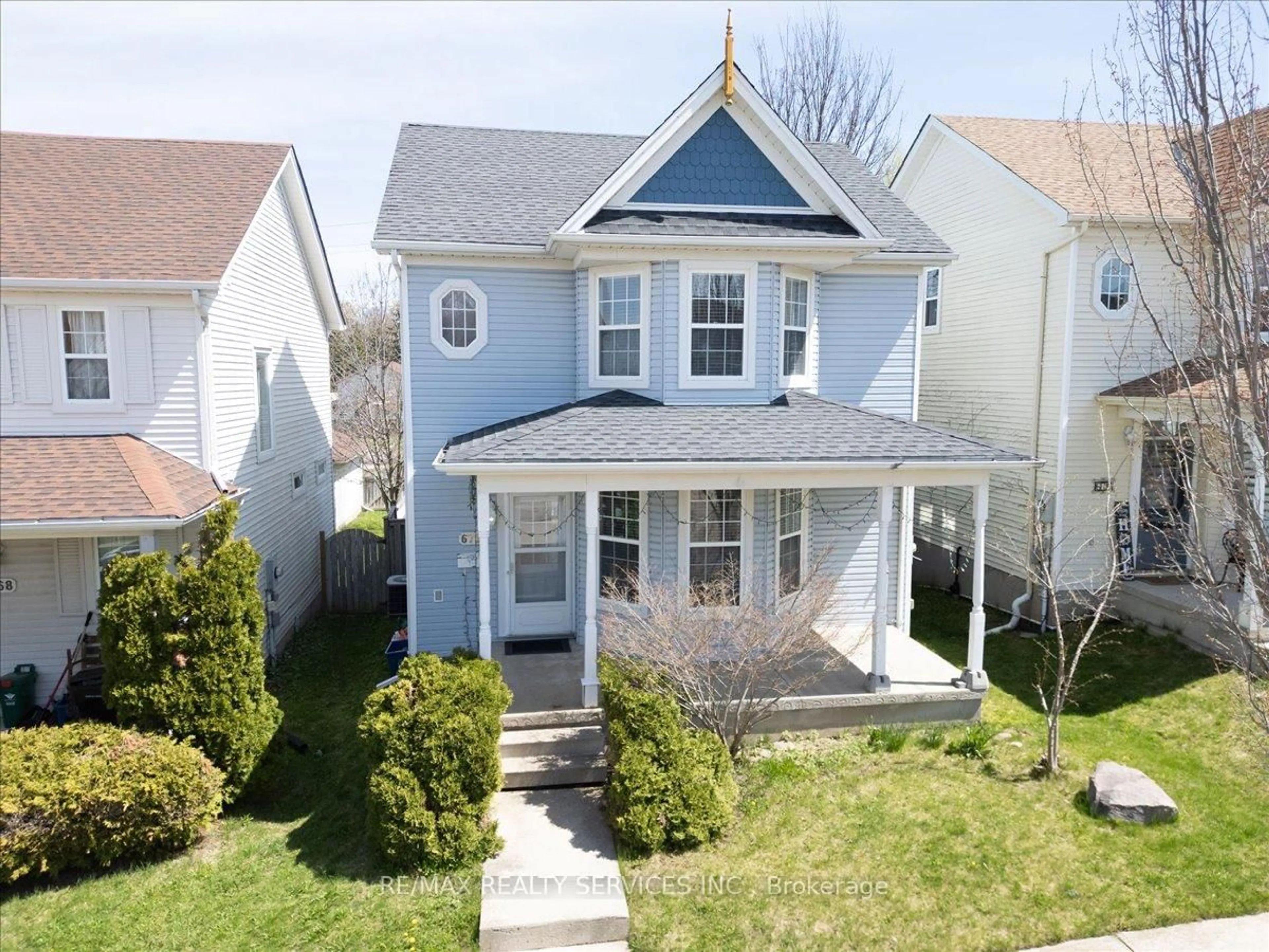 A pic from outside/outdoor area/front of a property/back of a property/a pic from drone, street for 672 Zermatt Dr, Waterloo Ontario N2T 2V2