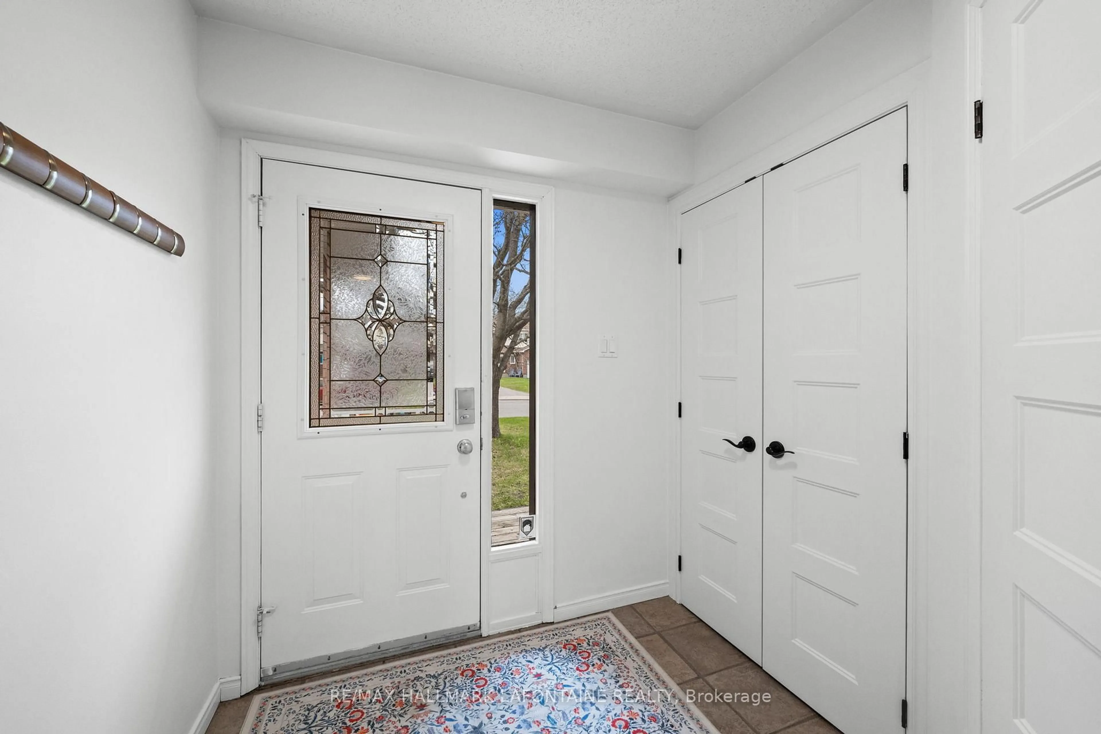 Indoor entryway for 244 Jamieson St, Almonte Ontario K0A 1A0