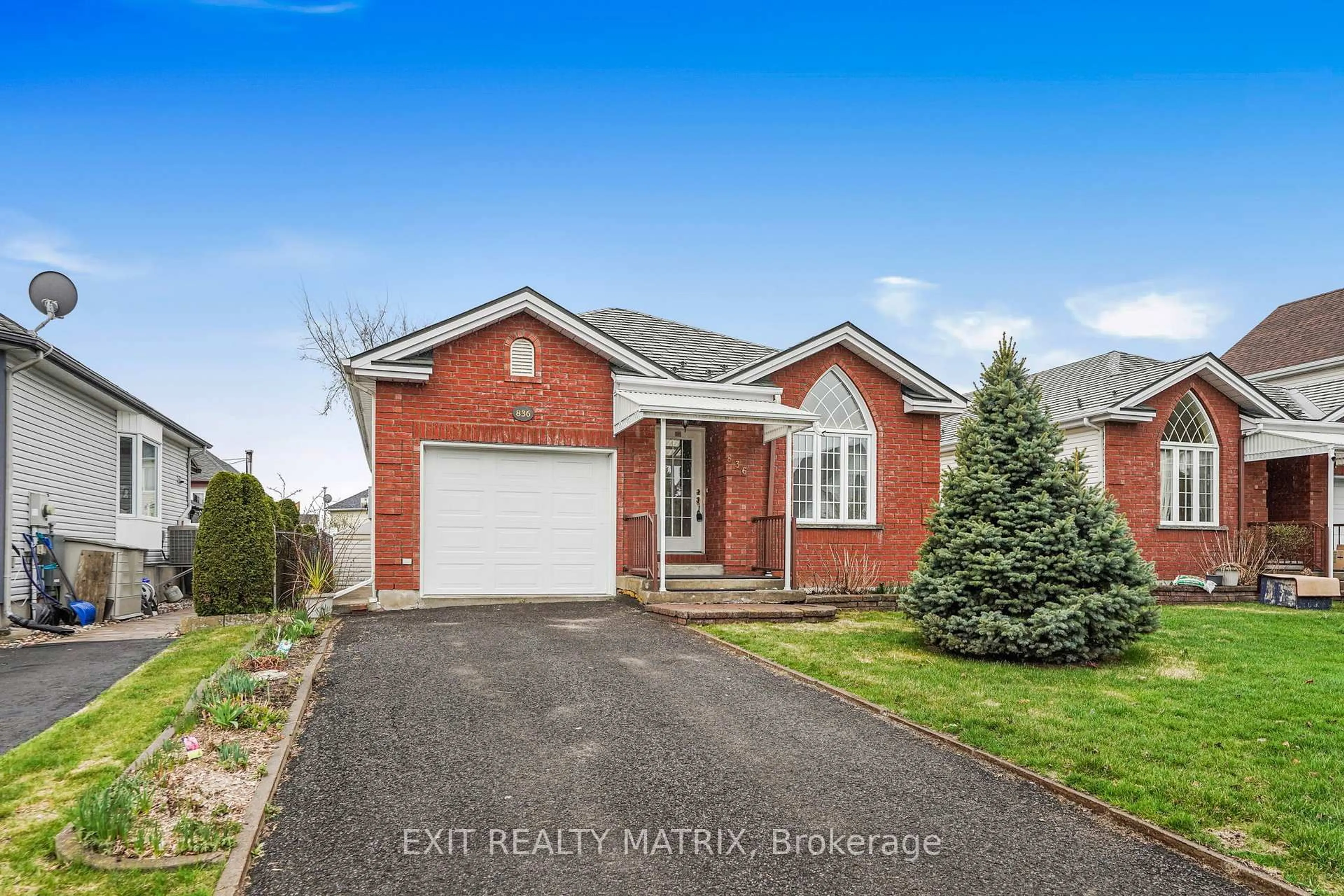 Home with brick exterior material, street for 836 Pilon St, Hawkesbury Ontario K6A 3P8