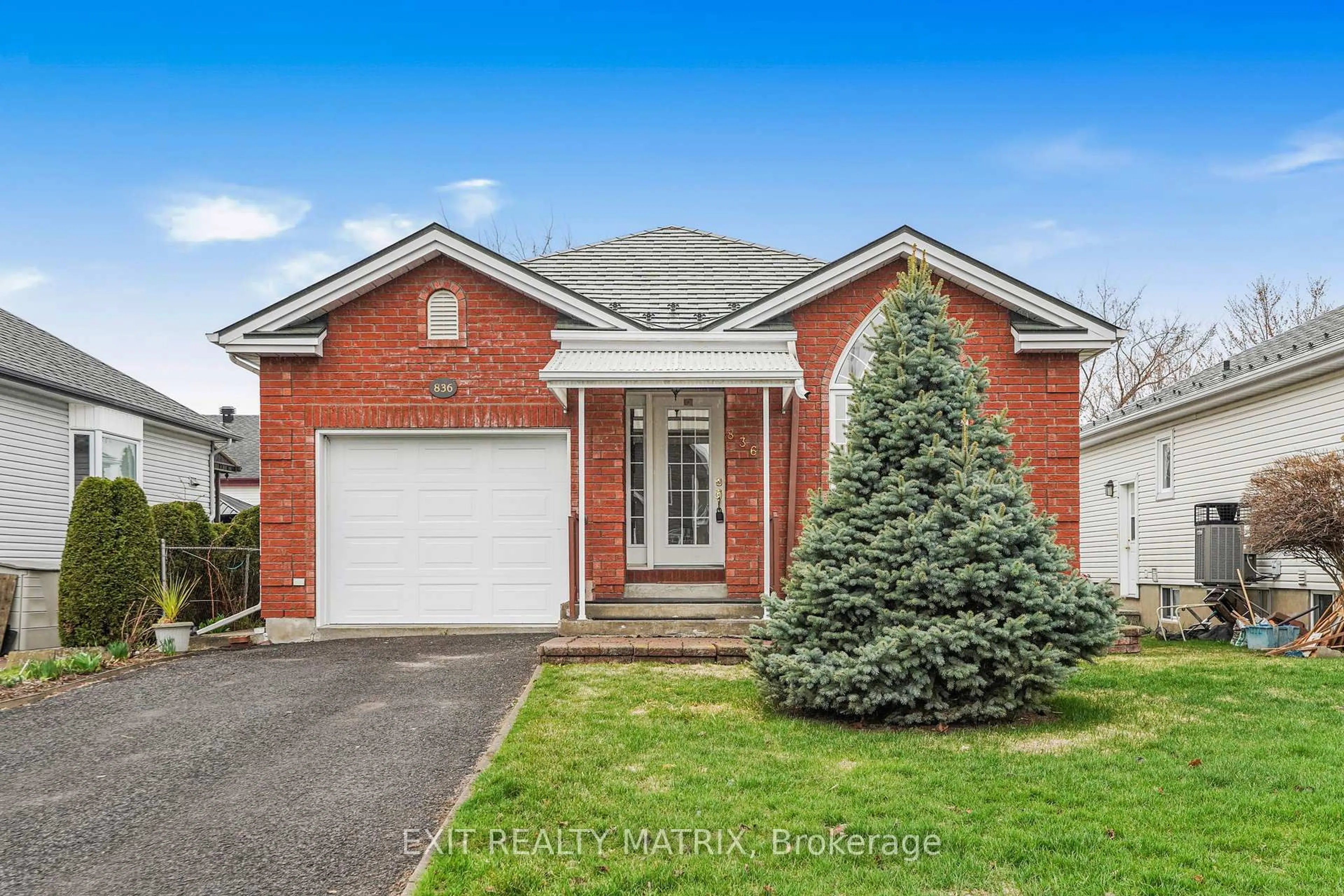 Home with brick exterior material, street for 836 Pilon St, Hawkesbury Ontario K6A 3P8