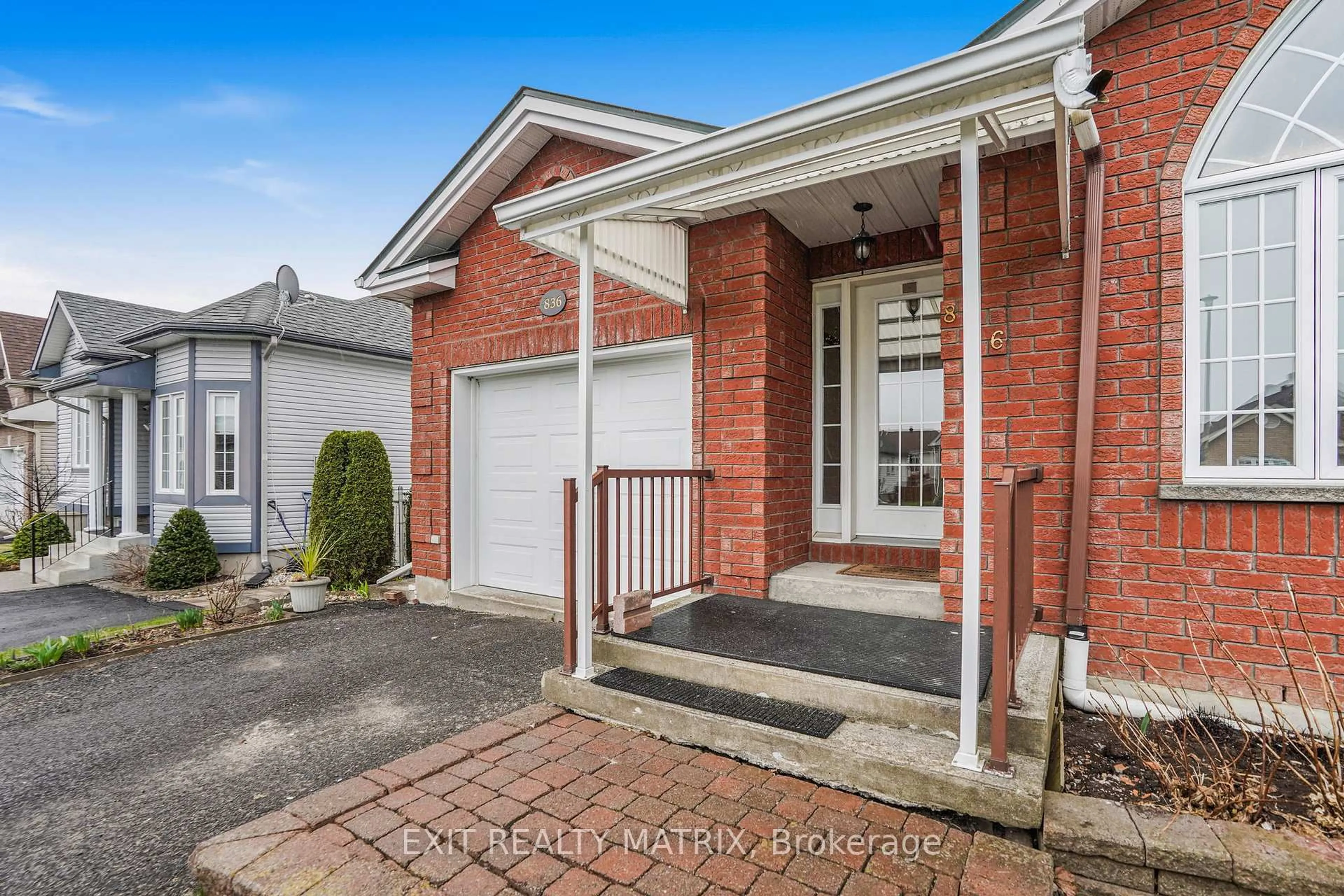 Home with brick exterior material, street for 836 Pilon St, Hawkesbury Ontario K6A 3P8