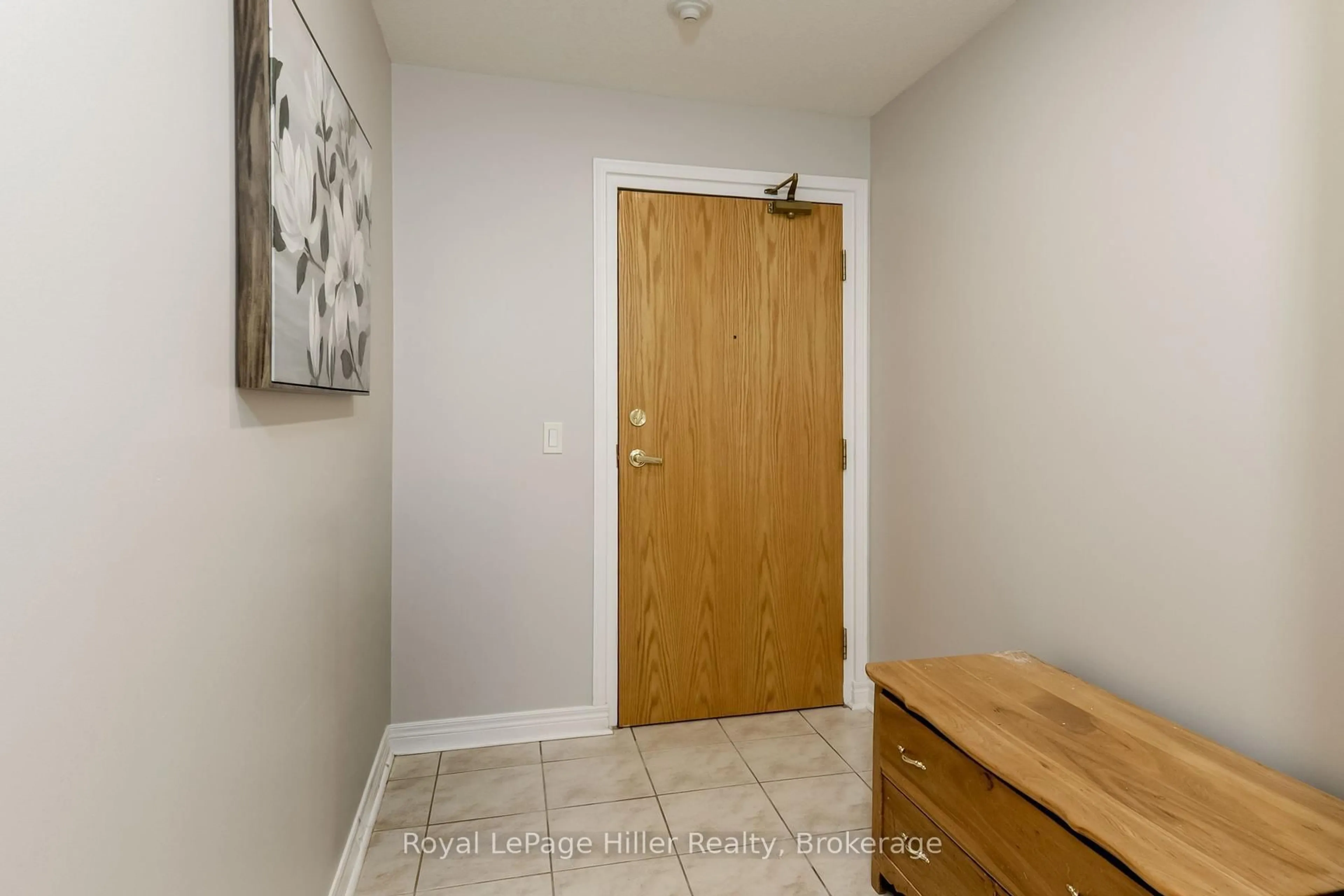 Indoor entryway for 160 Romeo St #102, Stratford Ontario N5A 4S9
