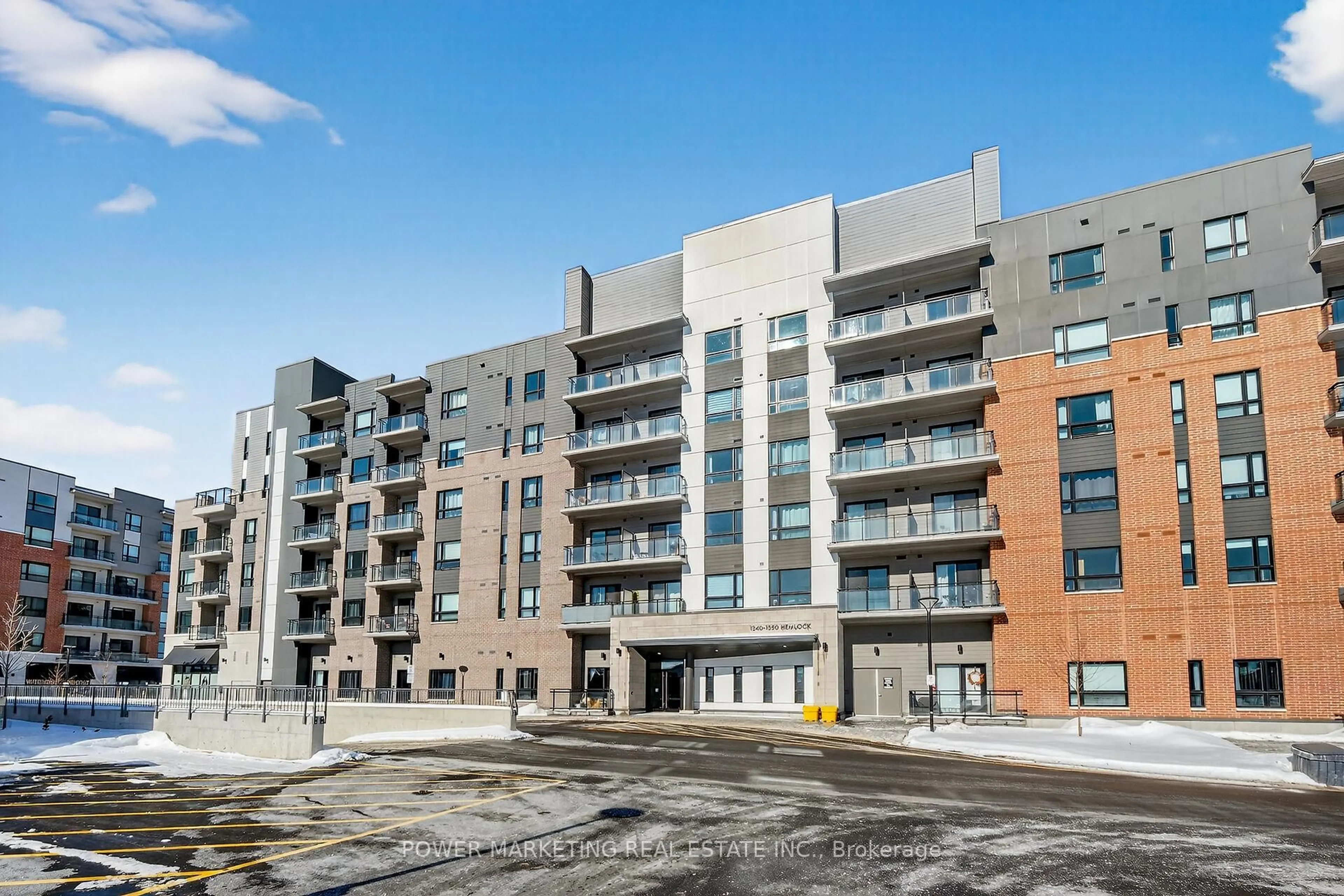 Patio, building for 1350 Hemlock Rd #316, Ottawa Ontario K1K 5C2
