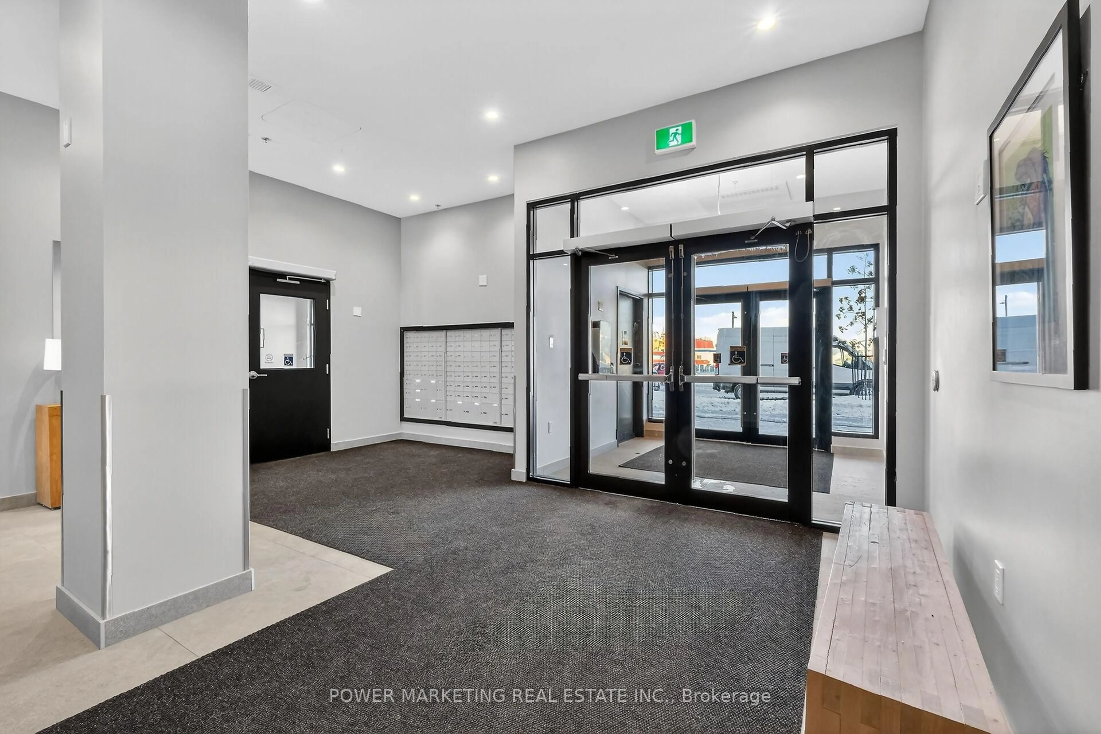 Indoor foyer for 1350 Hemlock Rd #316, Ottawa Ontario K1K 5C2
