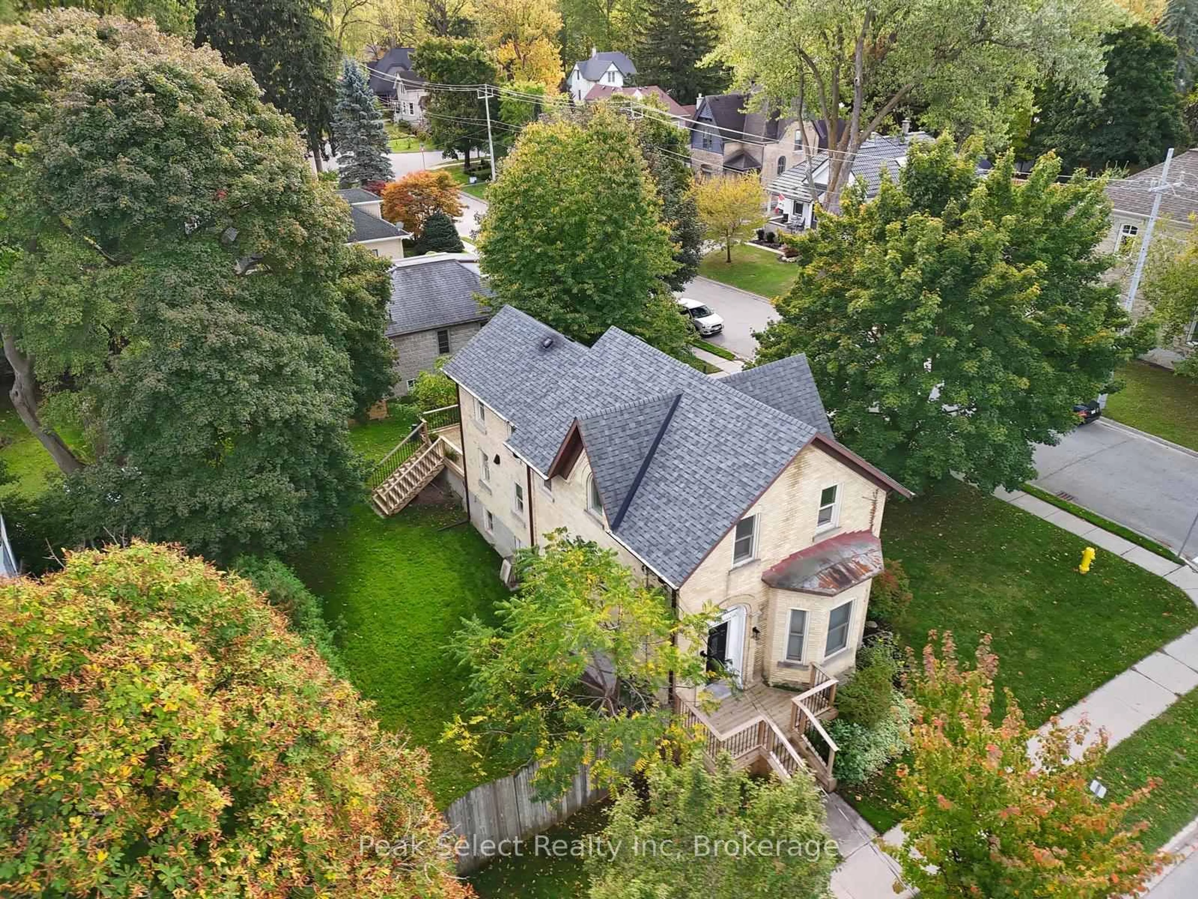 A pic from outside/outdoor area/front of a property/back of a property/a pic from drone, street for 382 Queen St, St. Marys Ontario N4X 1B2