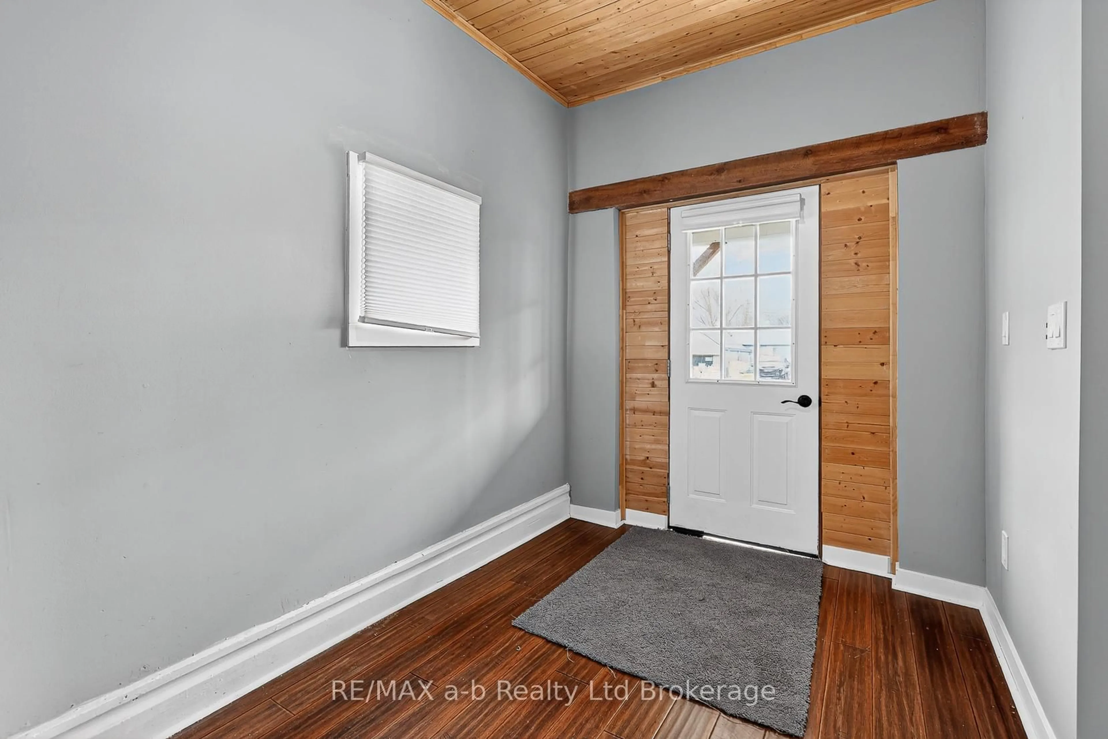 Indoor entryway for 111 Commissioner St, Zorra Ontario N0J 1J0