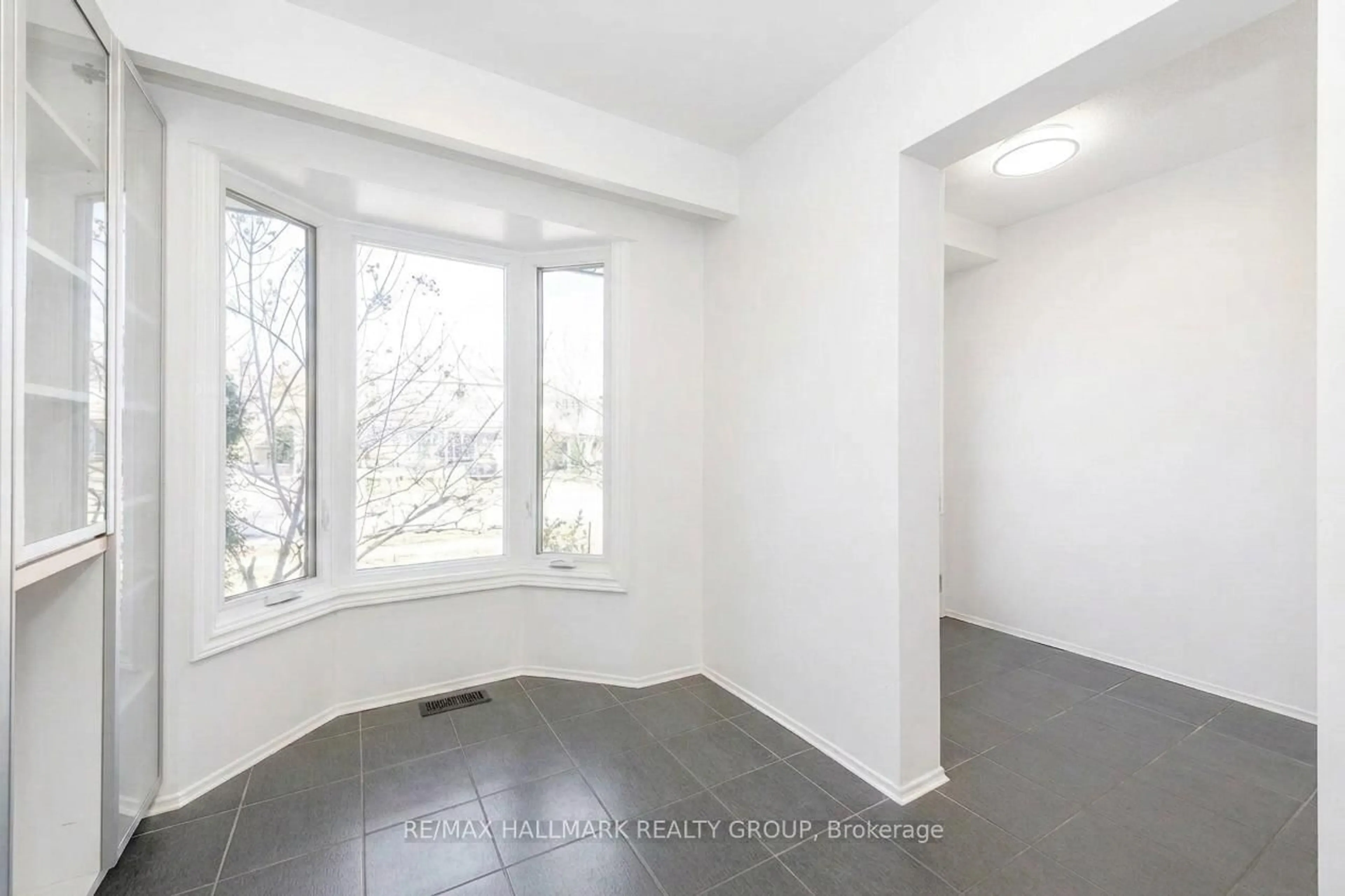 A pic of a room for 6382 St. Louis Dr, Ottawa Ontario K1C 2Y1