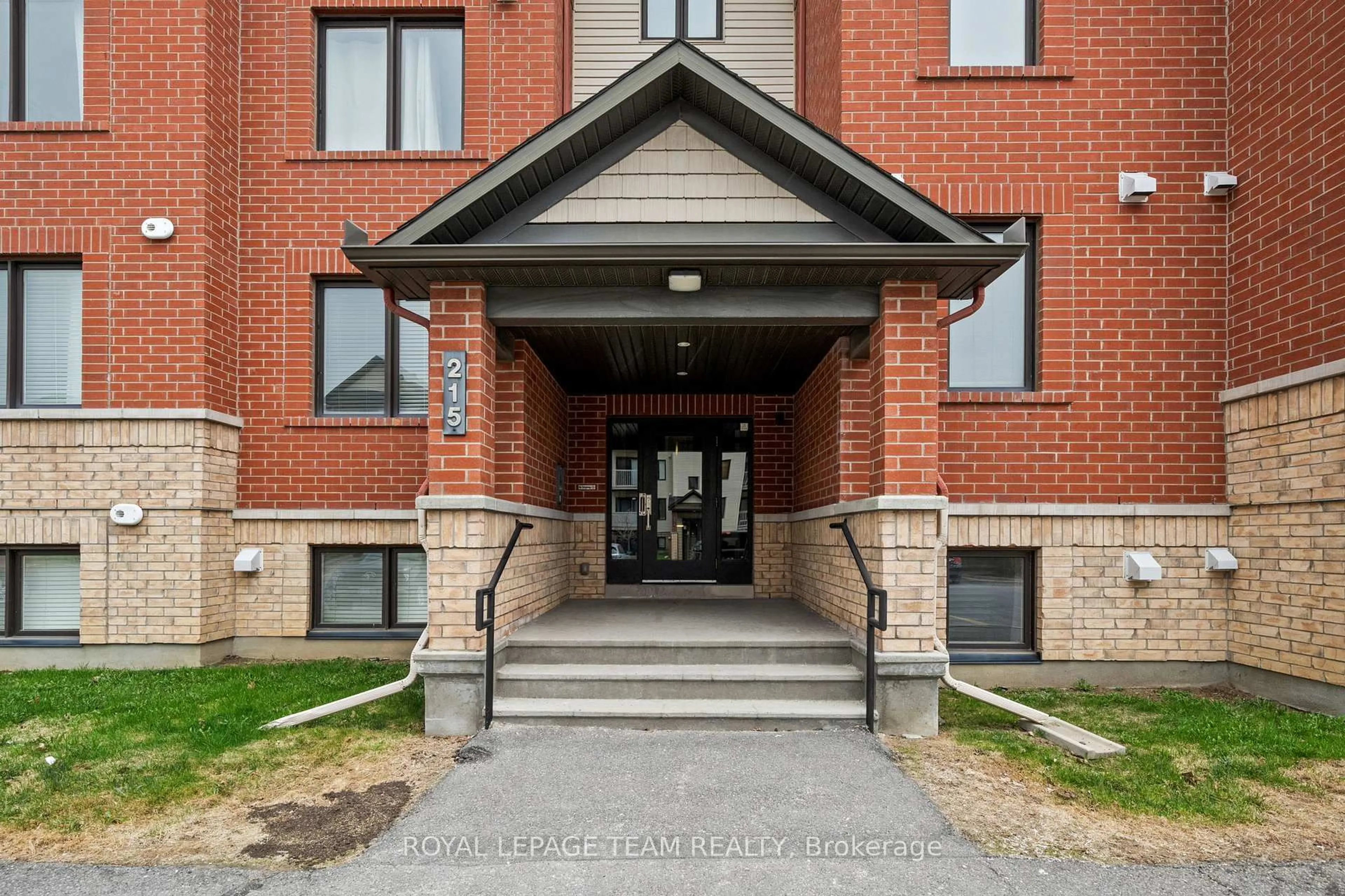 Indoor foyer for 215 Bluestone Private #6, Ottawa Ontario K4A 0X7