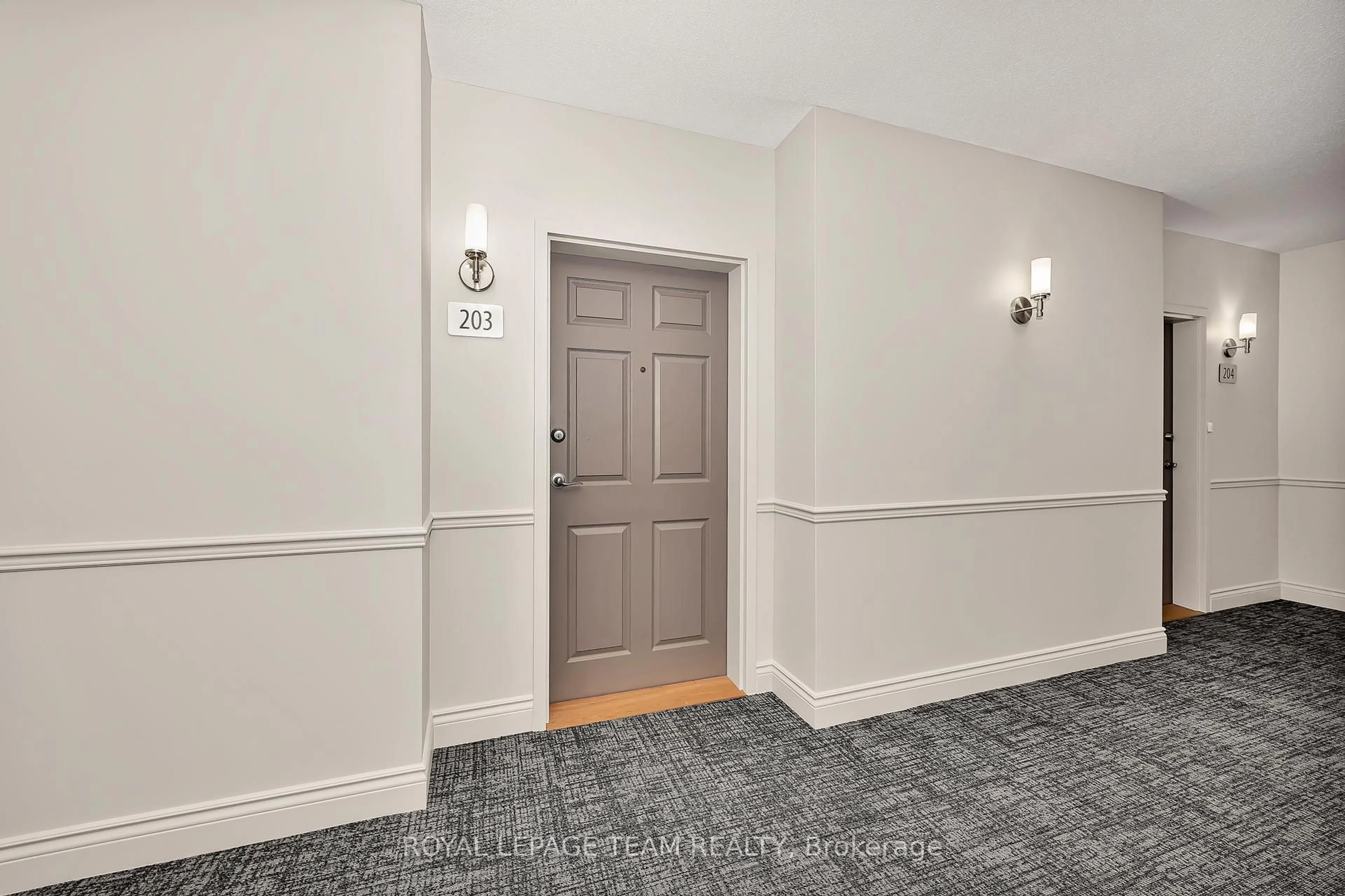 Indoor foyer for 52 Magnolia Way #203, North Grenville Ontario K0G 1J0
