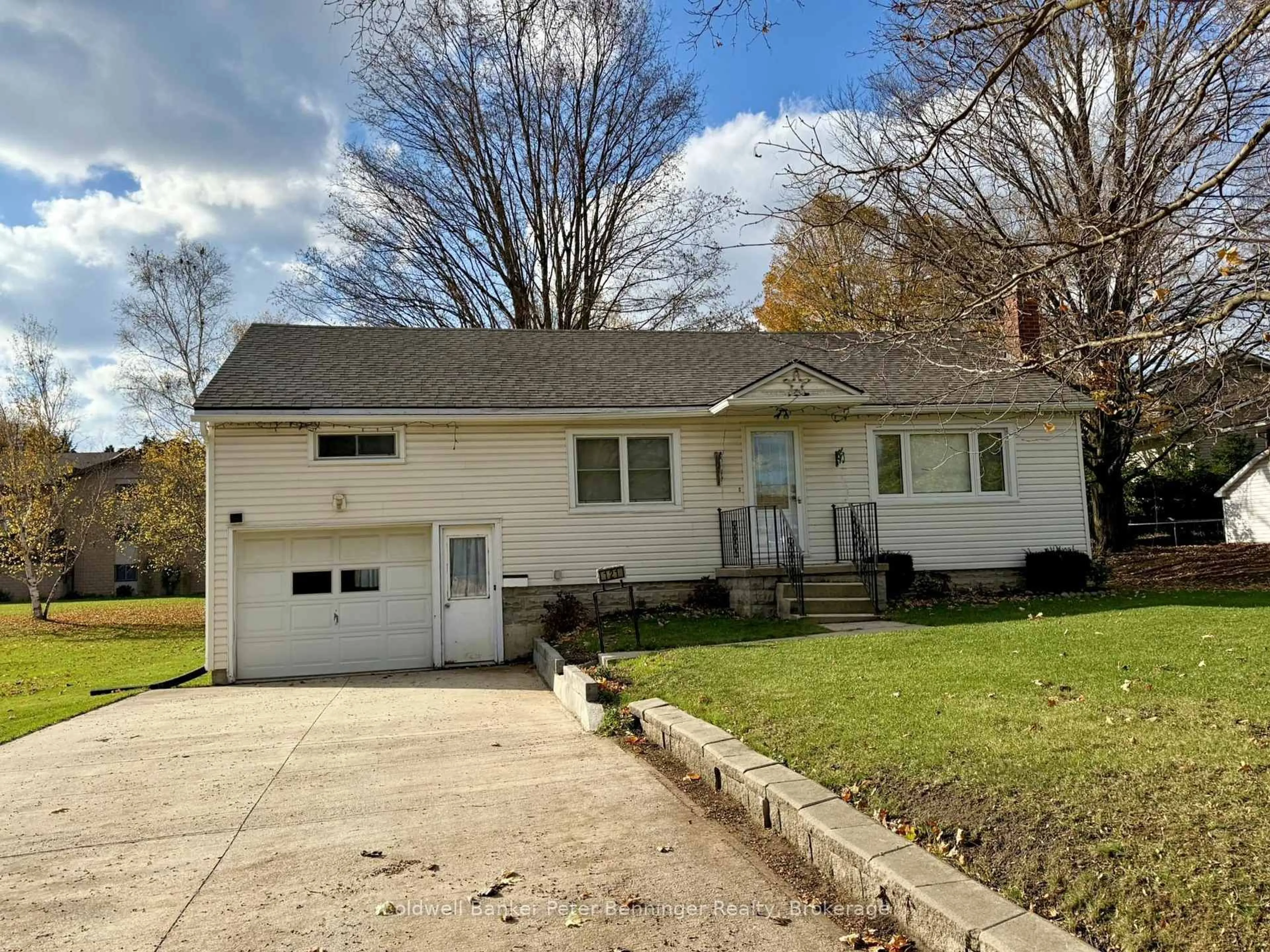 Unknown for 121 Hinks St, Brockton Ontario N0G 2V0